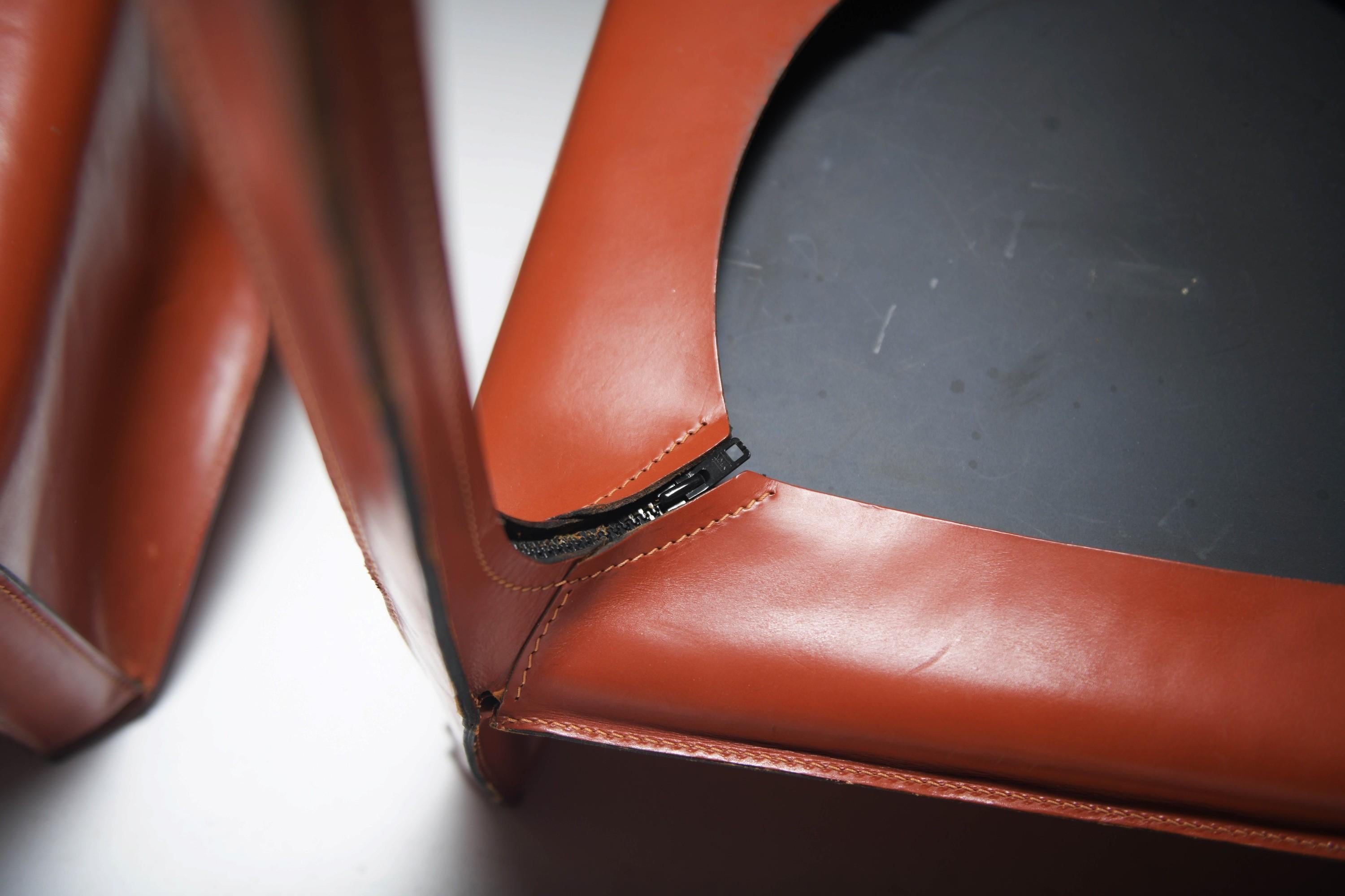 Early & matching Cab 413 Armchairs (2) in leather by Mario Bellini for Cassina. en venta 5