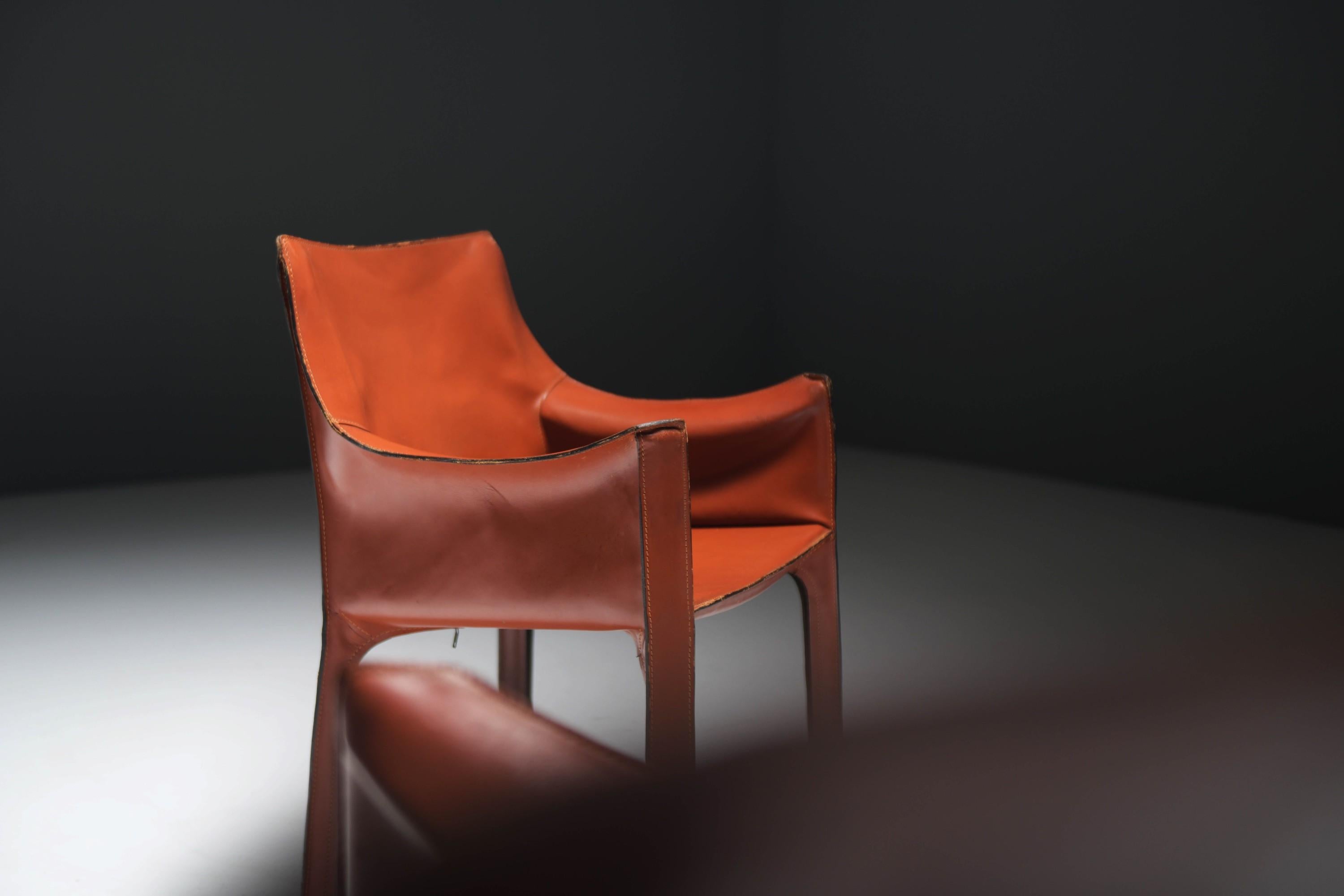 Early & matching Cab 413 Armchairs (2) in leather by Mario Bellini for Cassina. en venta 3
