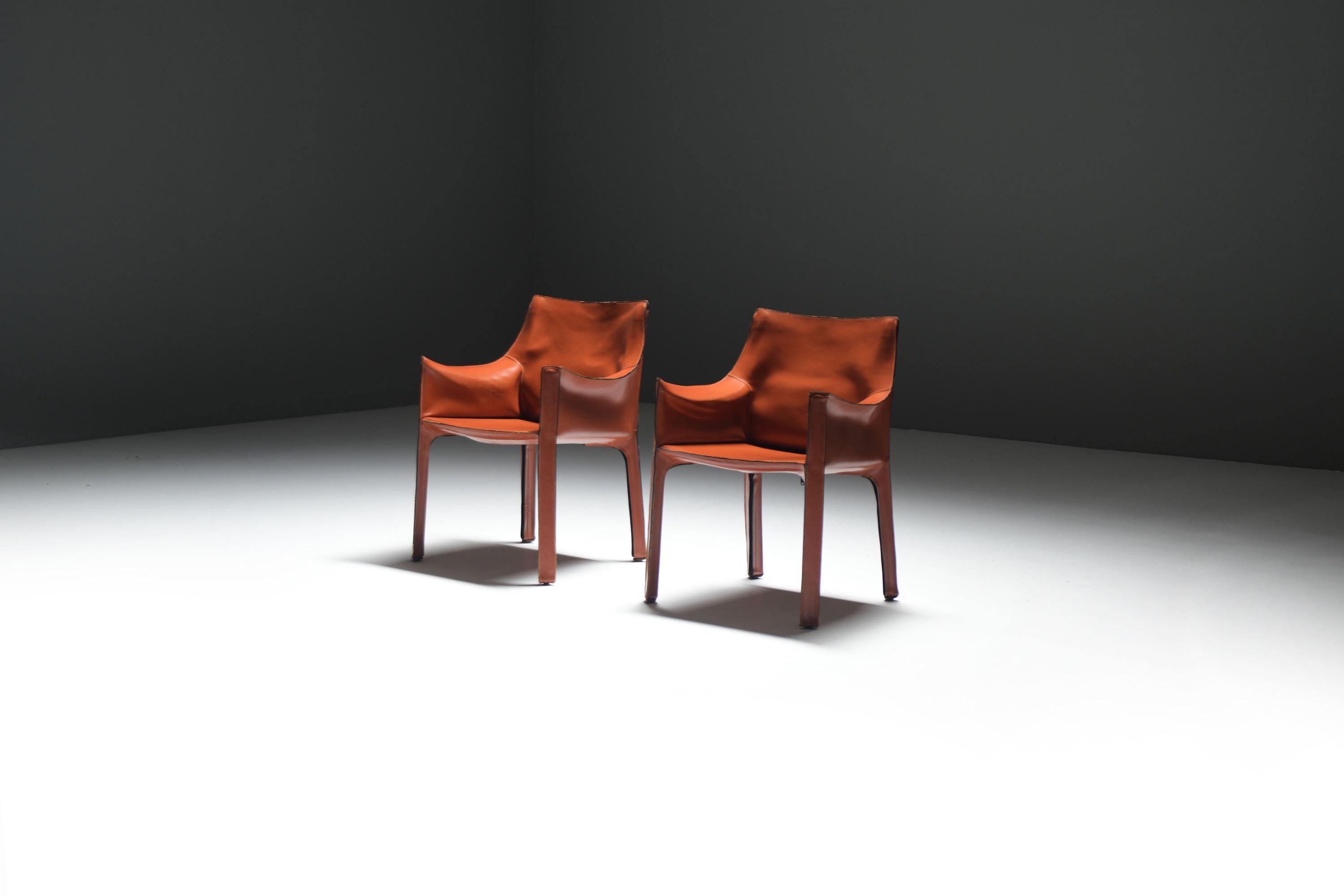 Early & matching Cab 413 Armchairs (2) in leather by Mario Bellini for Cassina. Italiano en venta