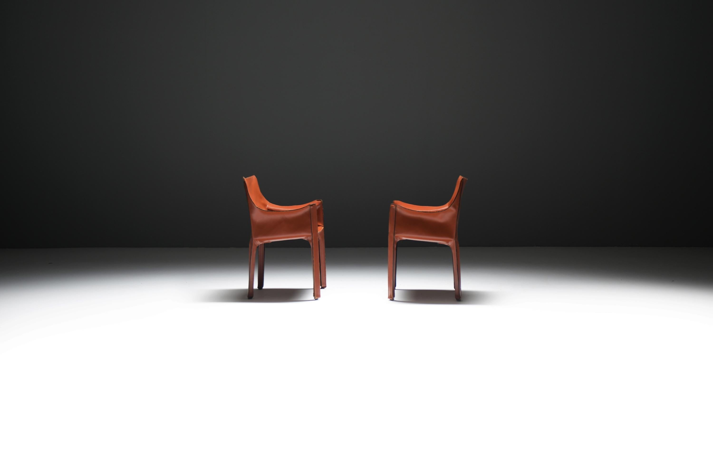 Early & matching Cab 413 Armchairs (2) in leather by Mario Bellini for Cassina. siglo XX en venta