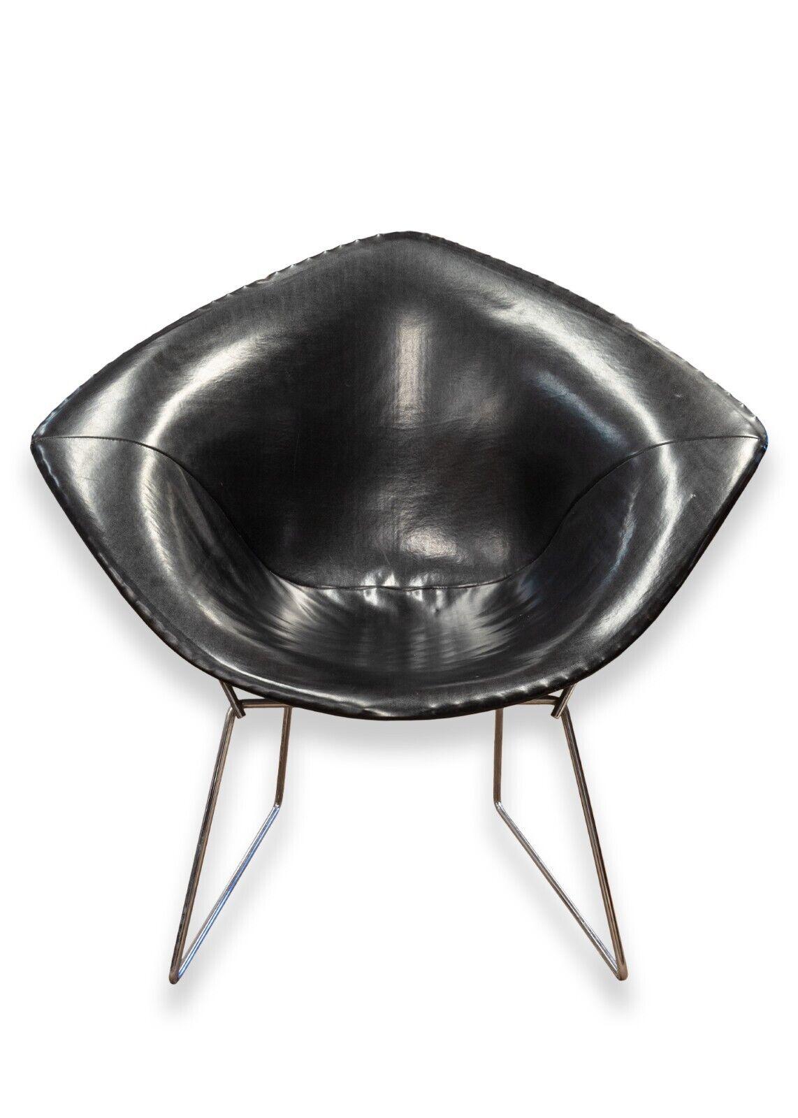 An early mid century modern Bertoia for Knoll metal and leather Diamond Associate accent chair. A super iconic chair from a pair of super iconic names. This chair features the classic diamond Bertoia design, the beautiful metal frame, and a super