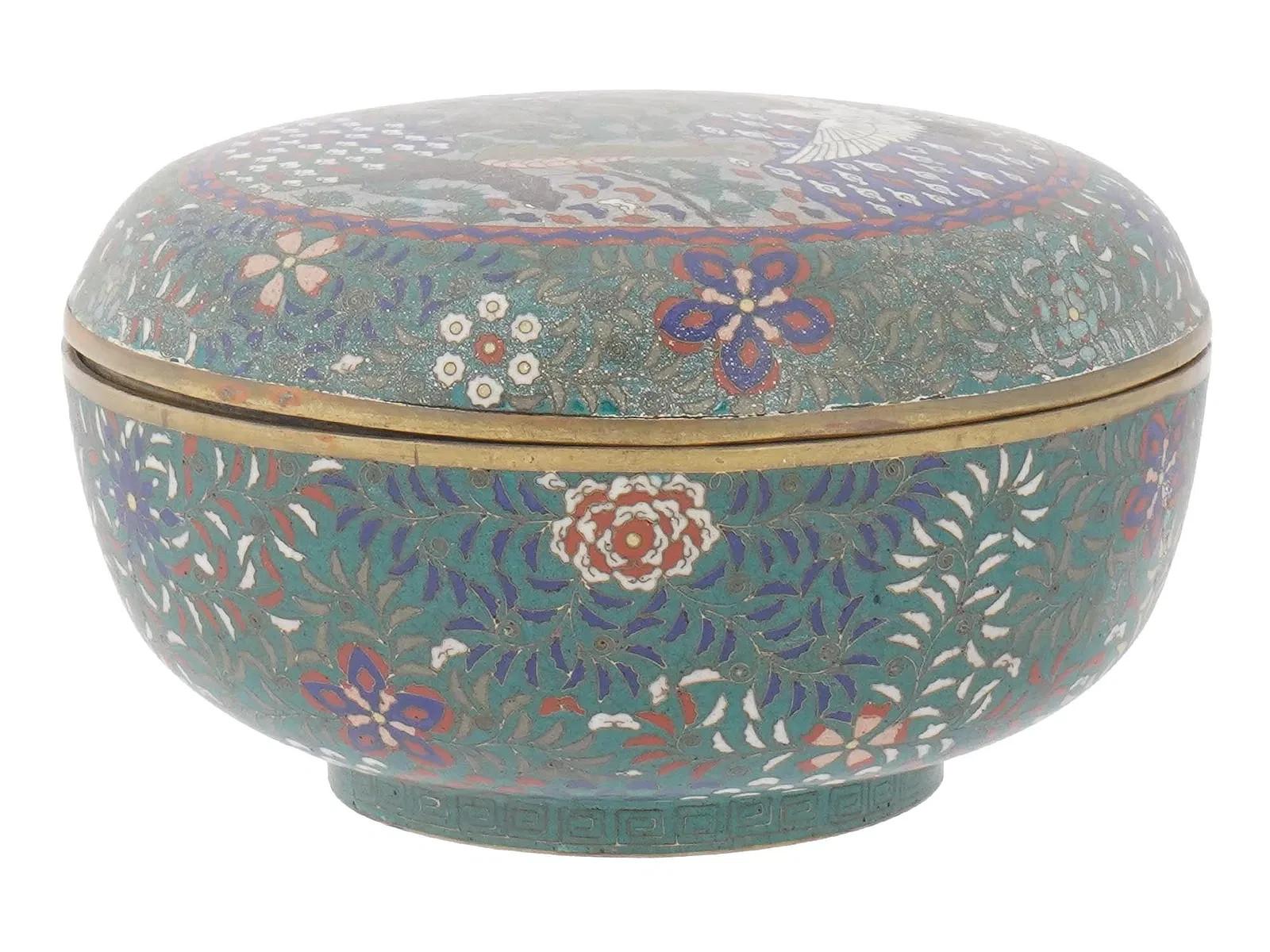 Early Meiji Period Japanese Cloisonne Enamel Box with Crane Flying Clouds In Good Condition For Sale In Long Island City, NY