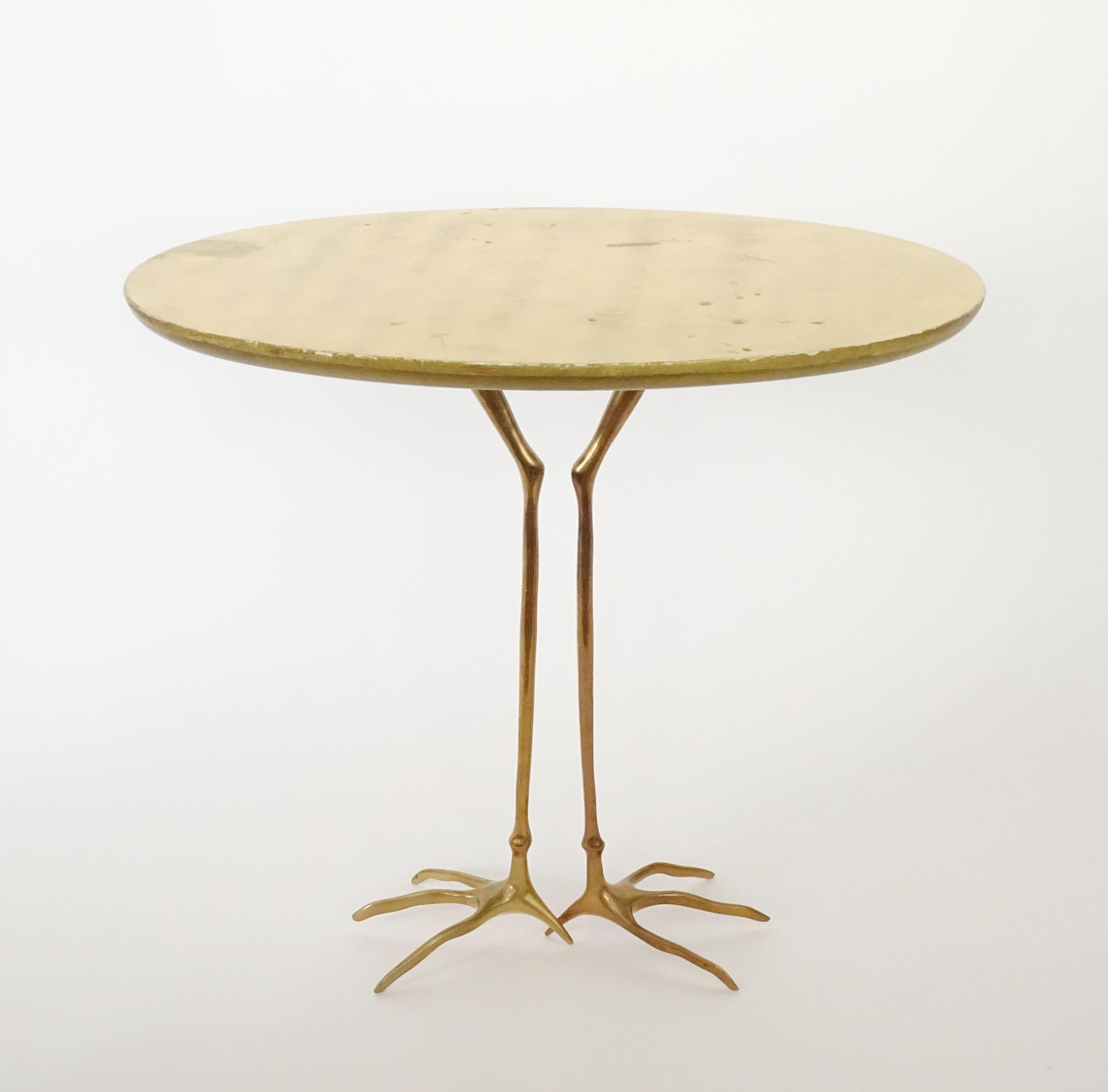 Meret Oppenheim Traccia side table by Simon Gavina 1972

Designed by Meret Oppenheim in 1939 and produced by Simon Gavina in 1972
Gold leaf wooden top with bird footprints.