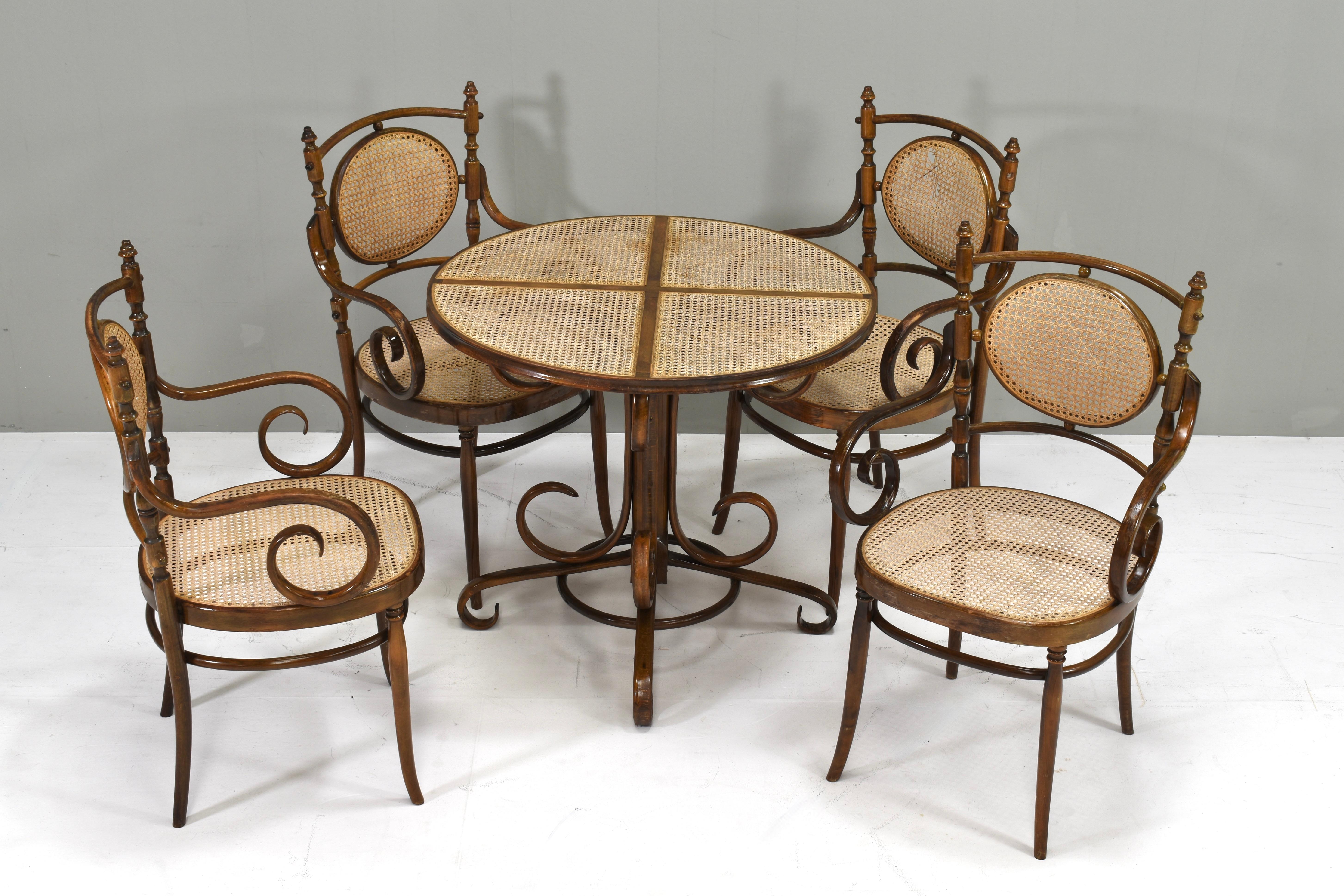 Früher Michael Thonet Bistro-Esstisch aus Bugholz und Schilfrohr – Österreich im Angebot 3
