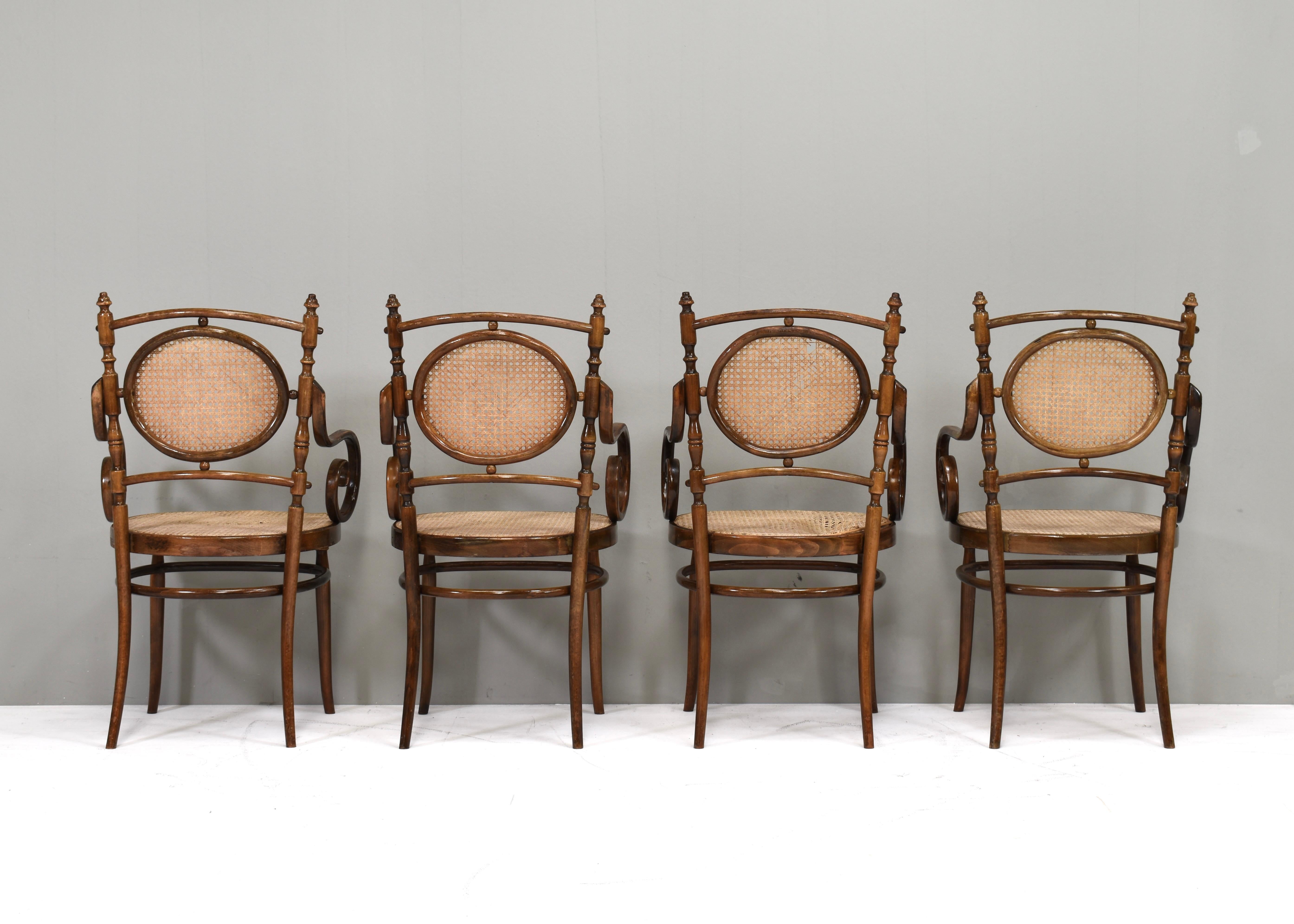 Früher Michael Thonet Bistro-Esstisch aus Bugholz und Schilfrohr – Österreich im Angebot 7