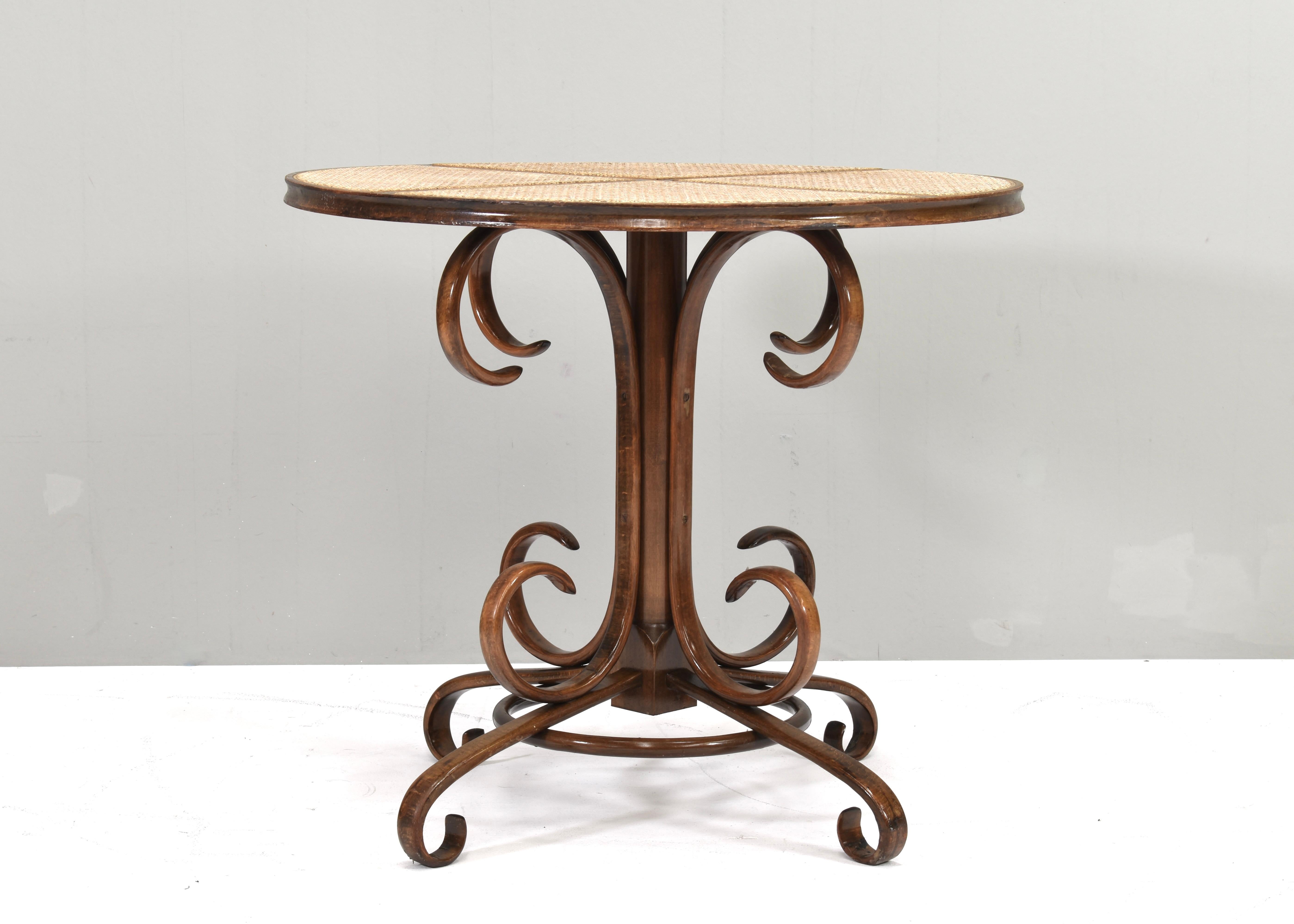 Rococo Revival Early Michael Thonet Bistro Dining Table in Bentwood and Cane - Austria For Sale