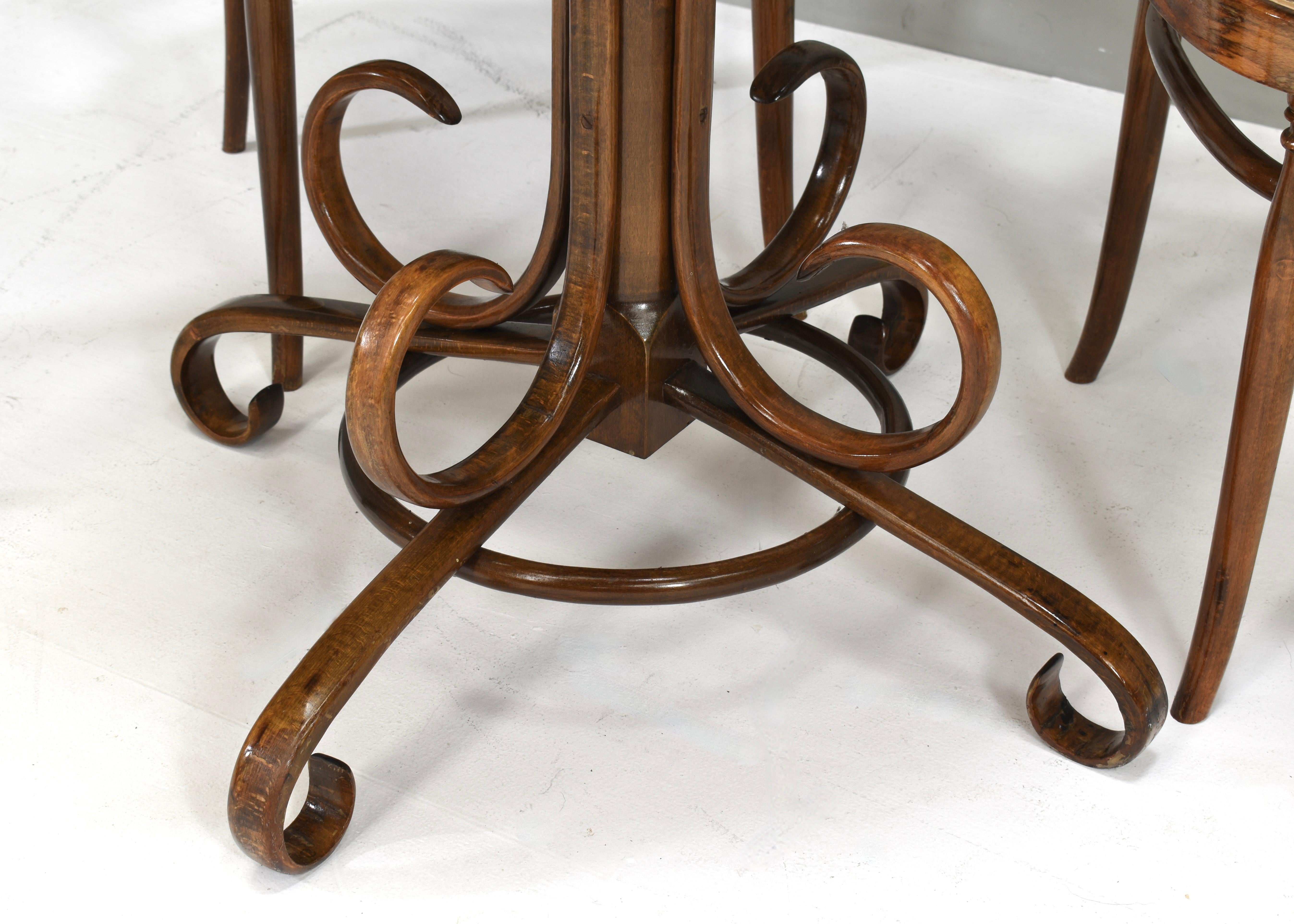 Early Michael Thonet Bistro Dining Table in Bentwood and Cane - Austria For Sale 3