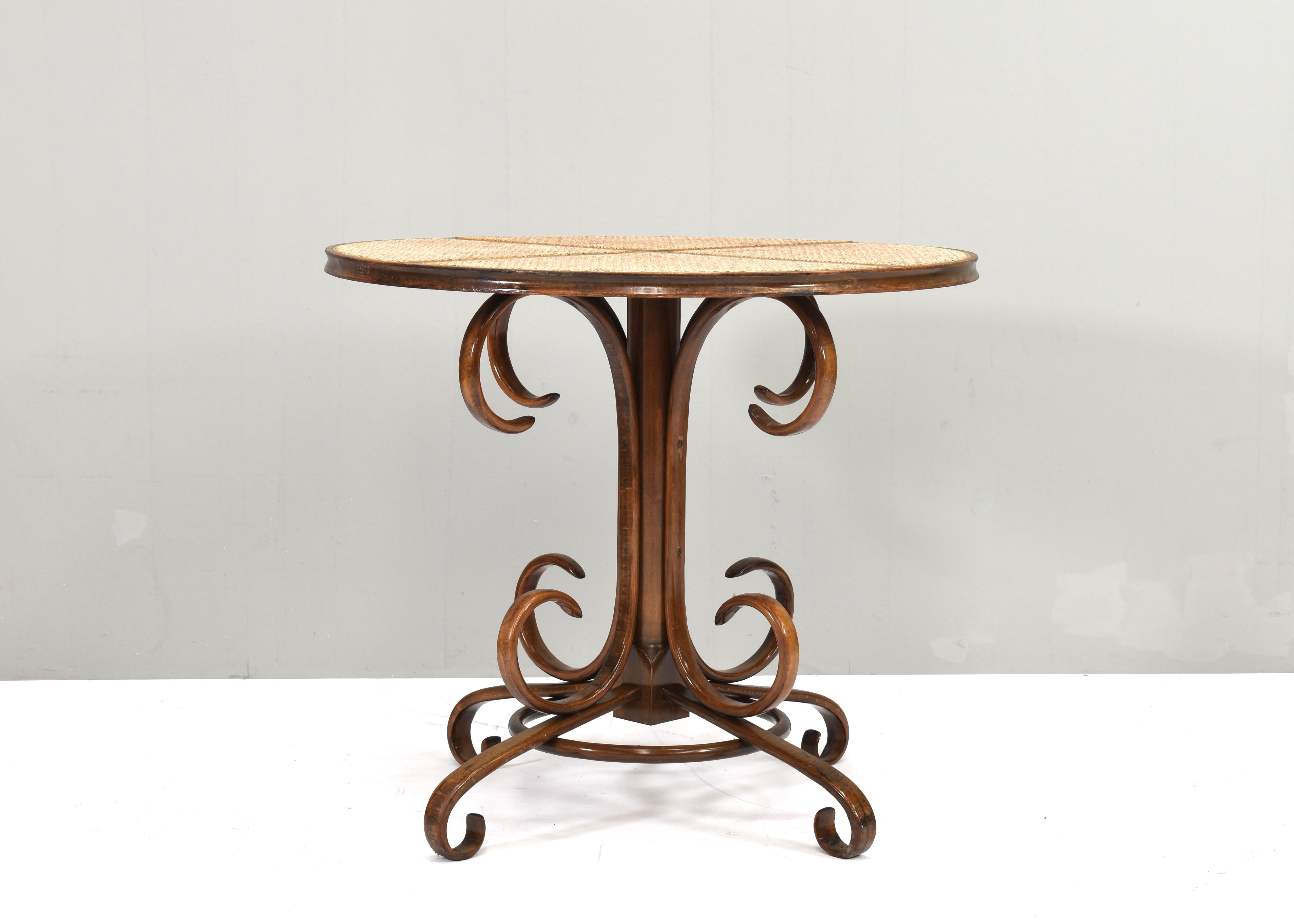 Early Michael Thonet N.17 Bistro Dining Armchairs in Bentwood and Cane - Austria 9