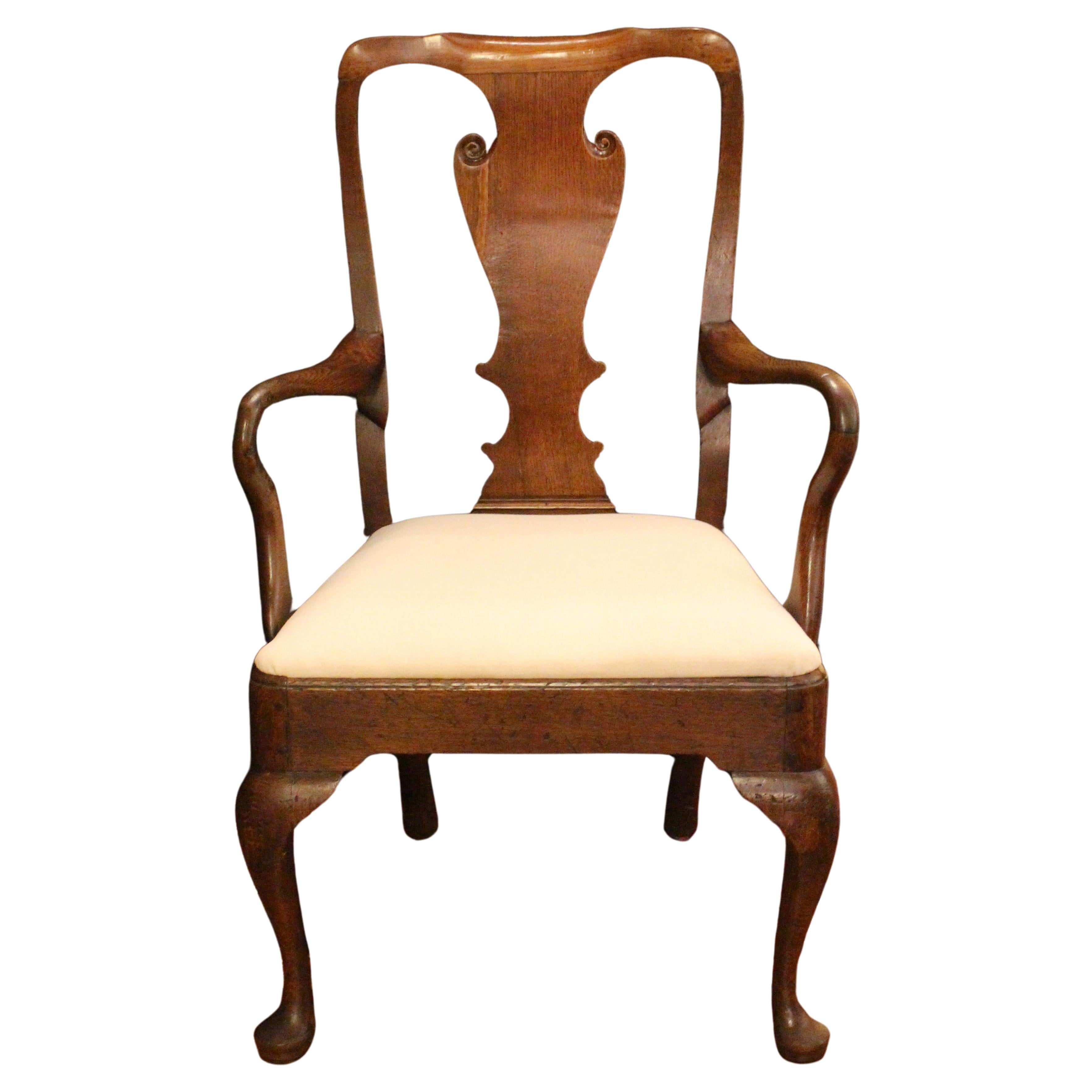 Chaise à accoudoirs Queen Anne du début et du milieu du XVIIIe siècle en vente
