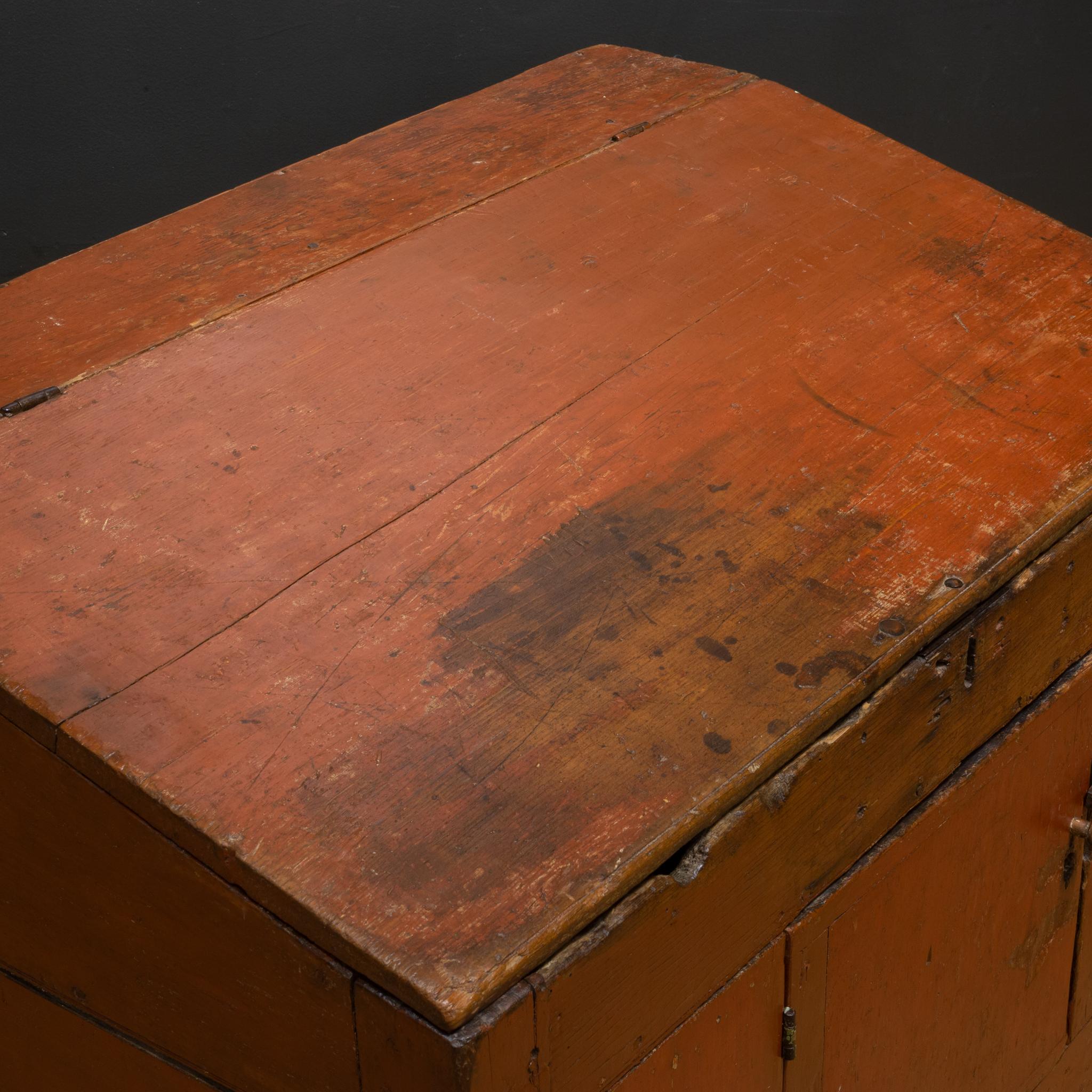 Inizio-metà del XIX secolo. Mobiletto/scrivania inclinata dipinta a mano, 1820-1840 ca. in vendita 4