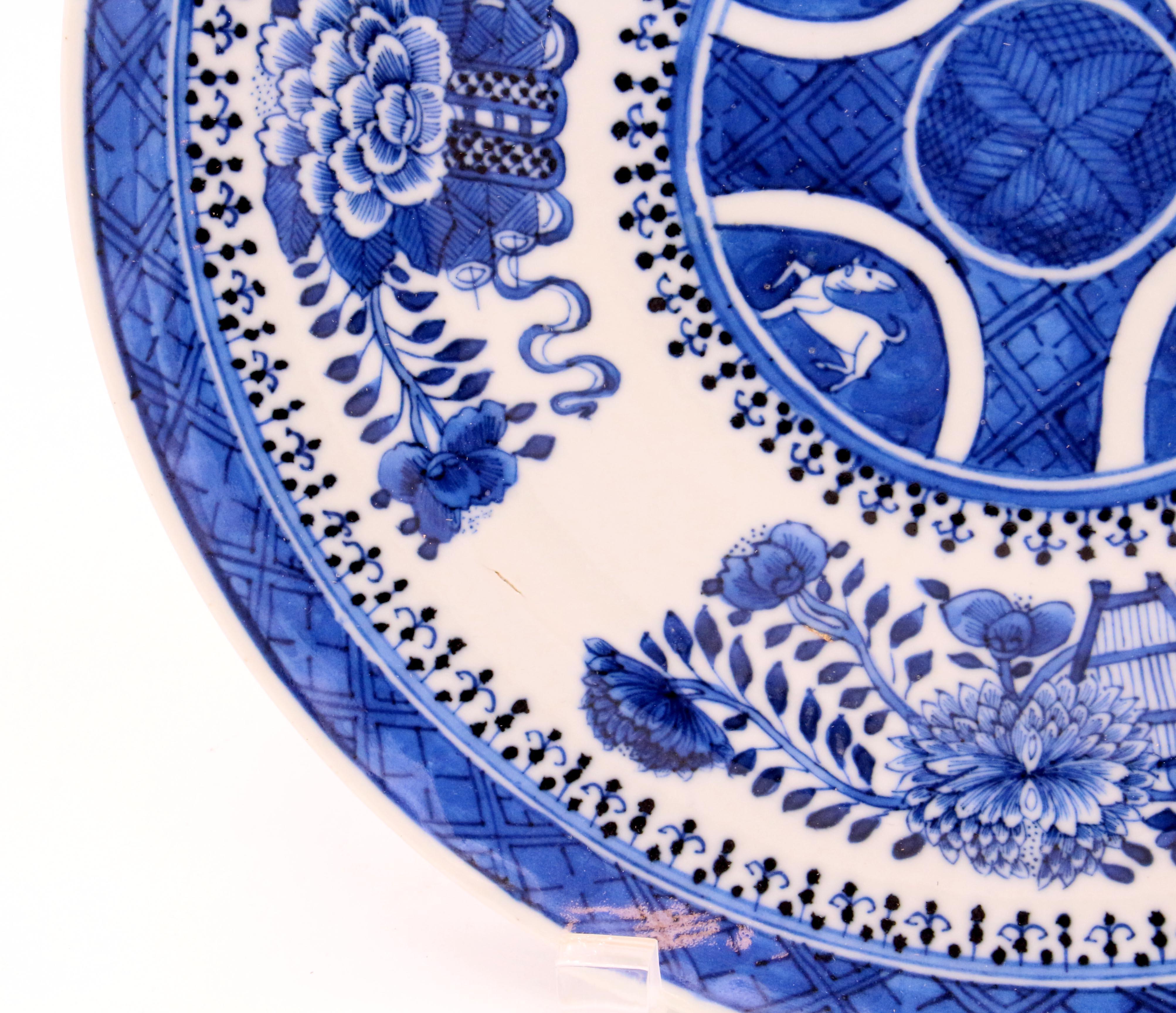Chinese Early-mid 19th Century Pair of Qing Dynasty Fitzhugh Dinner Plates For Sale