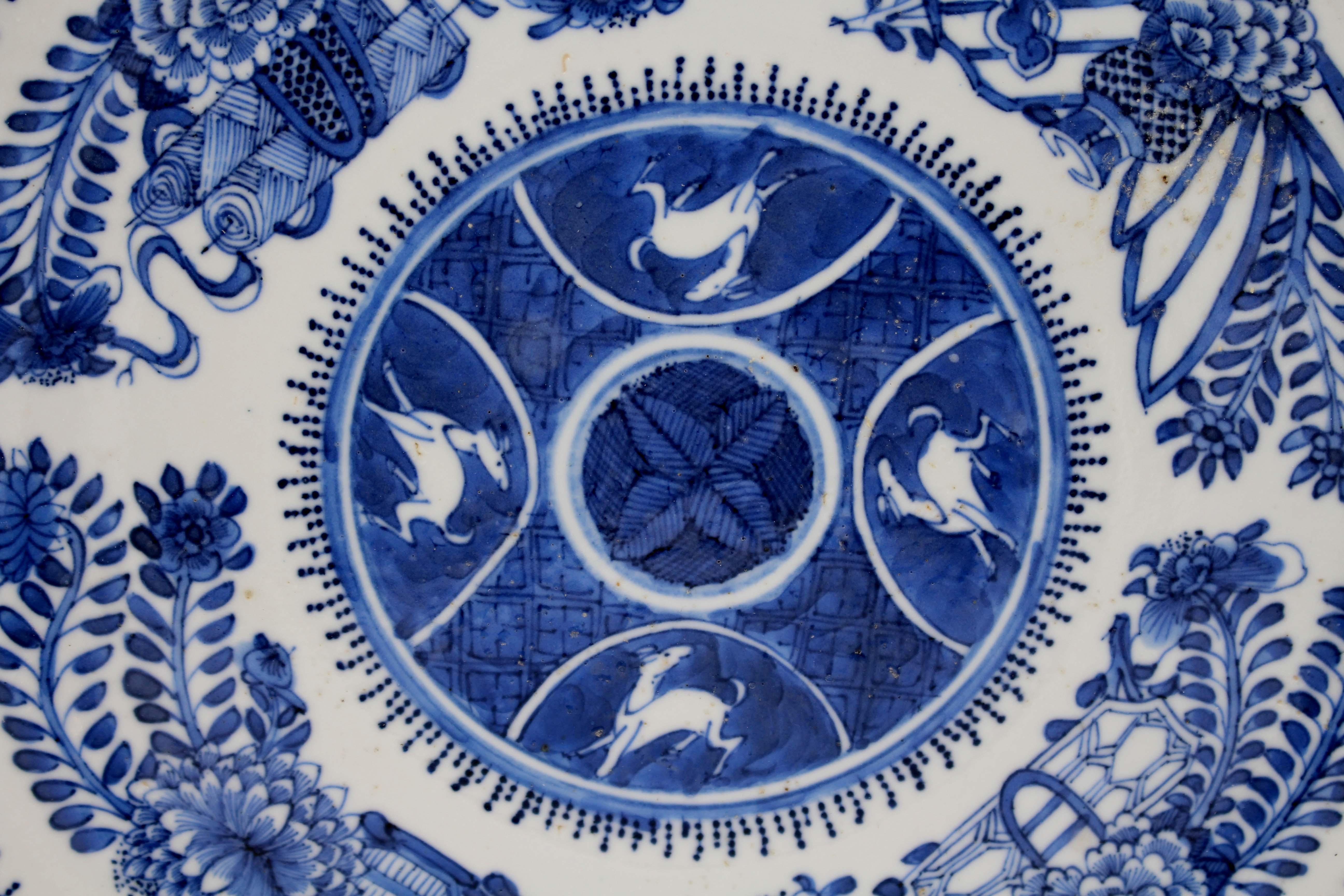 Early-mid 19th Century Pair of Qing Dynasty Fitzhugh Dinner Plates For Sale 3