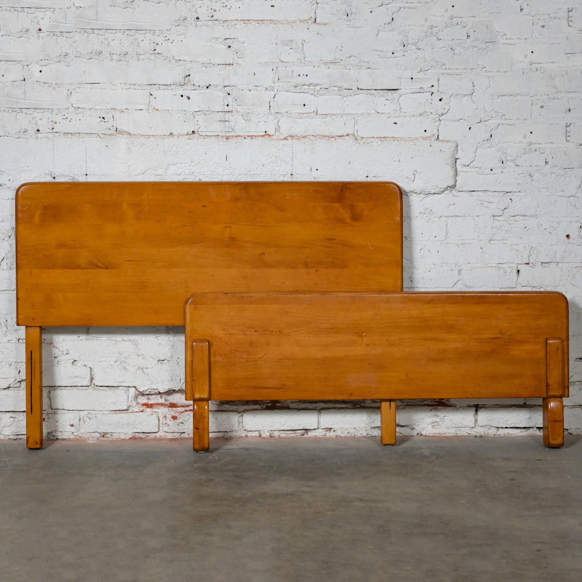 Early-Mid-20th Century Art Moderne Maple Twin Bed Headboard & Footboard  For Sale 10