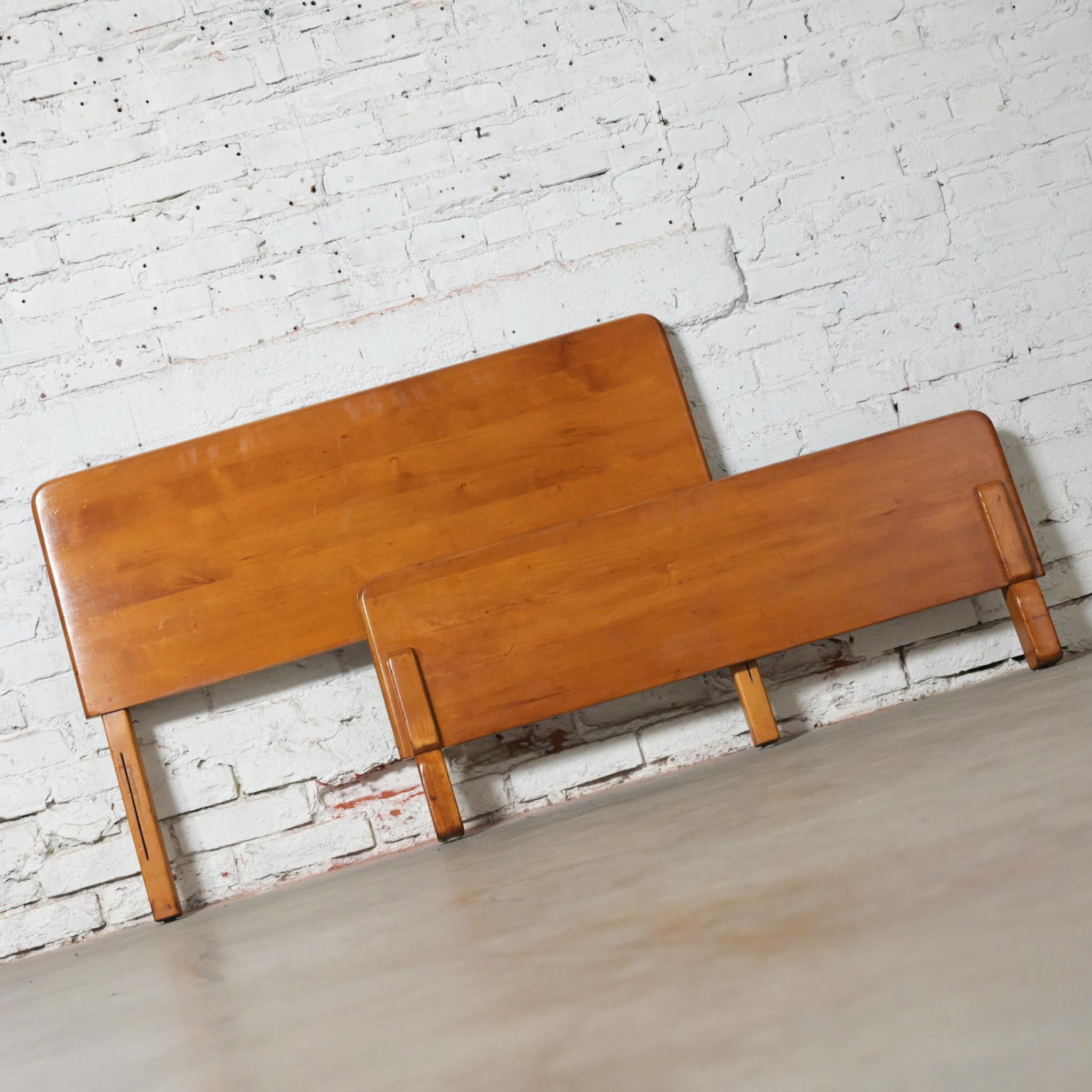 Unknown Early-Mid-20th Century Art Moderne Maple Twin Bed Headboard & Footboard  For Sale