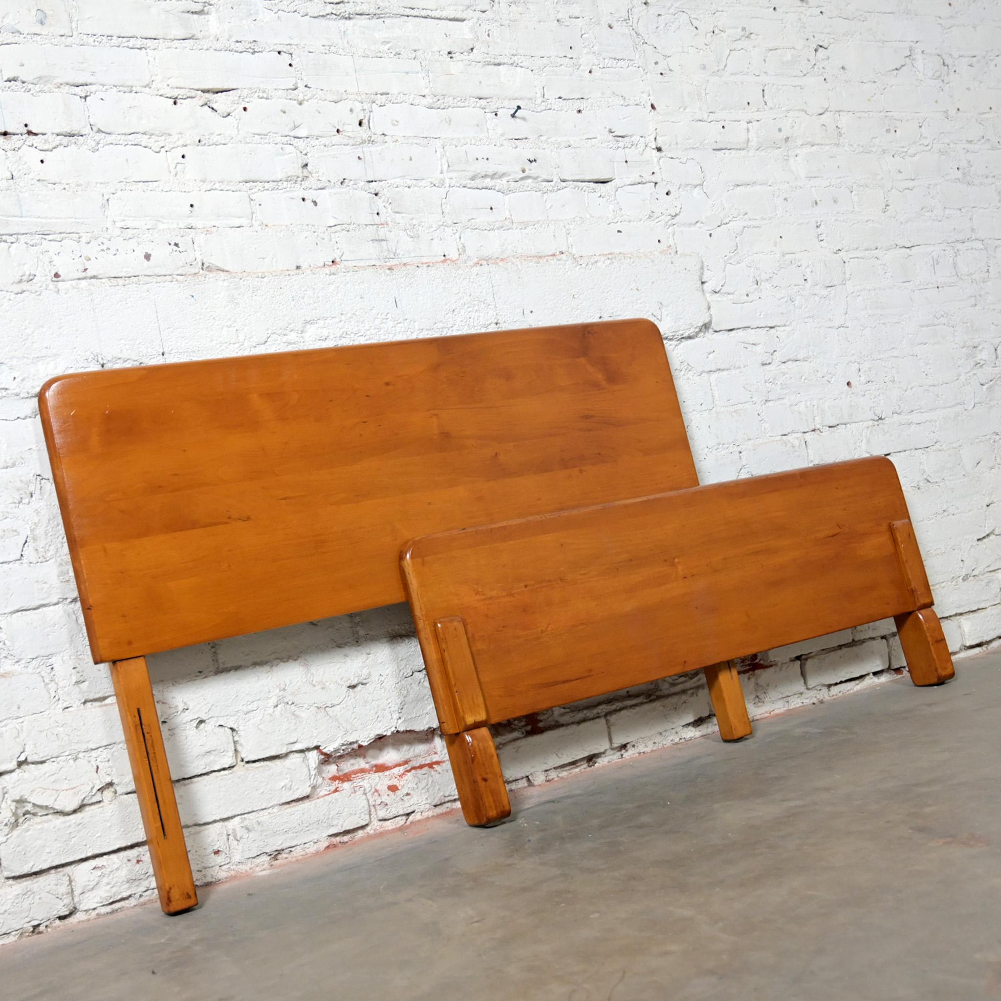 Early-Mid-20th Century Art Moderne Maple Twin Bed Headboard & Footboard  For Sale 2