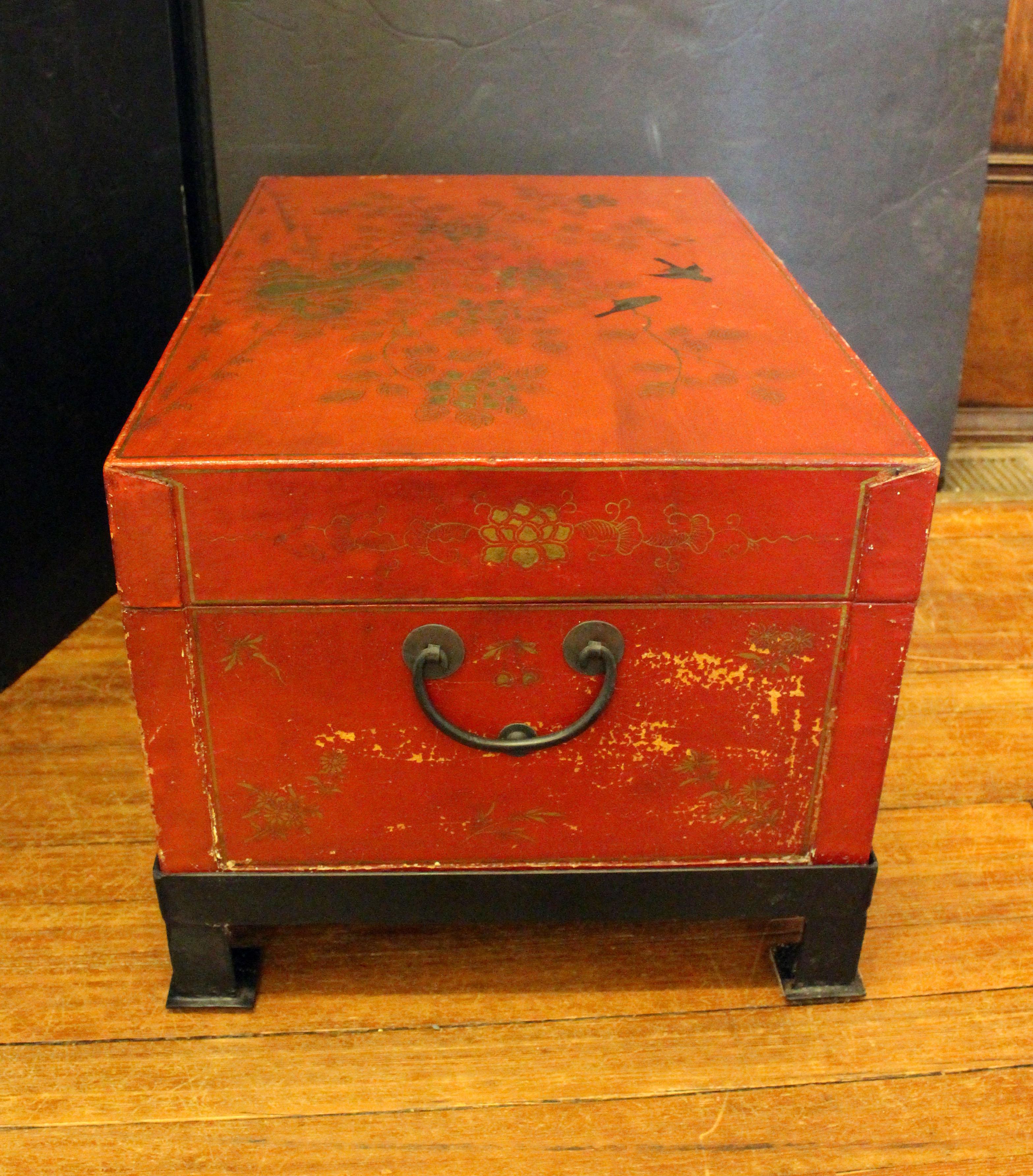 Leather Early-Mid 20th Century Chinese Red & Gilt Coffee Table Trunk For Sale