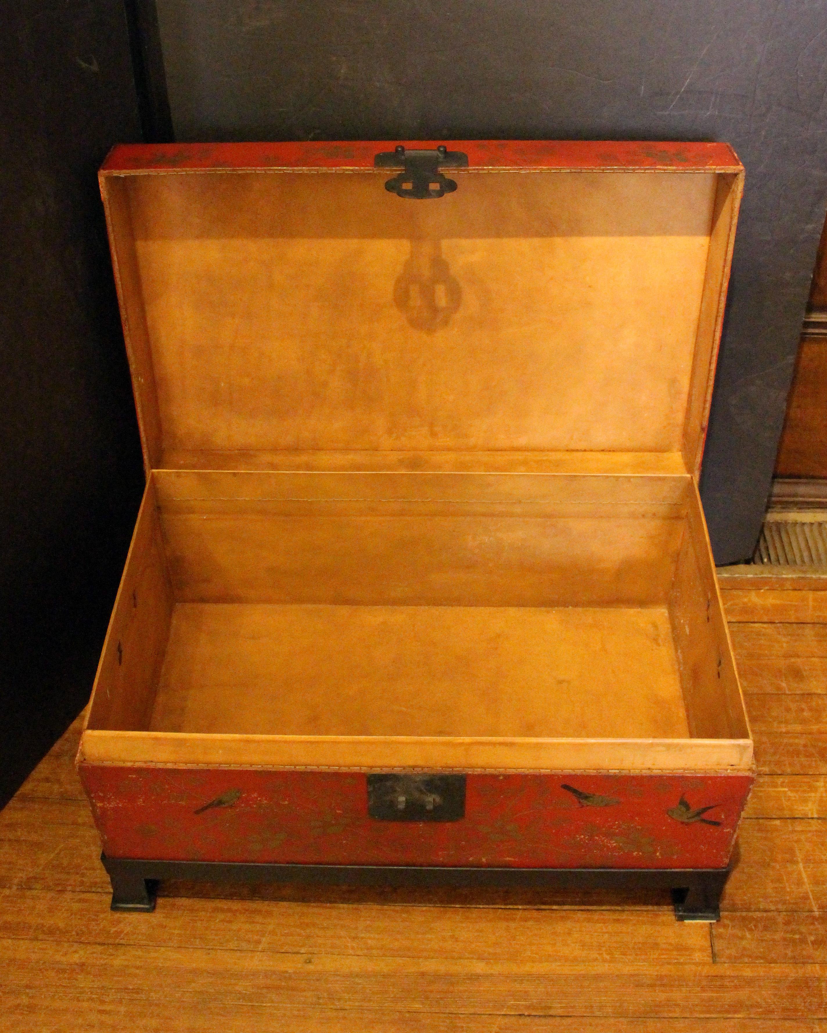 Early-Mid 20th Century Chinese Red & Gilt Coffee Table Trunk For Sale 1