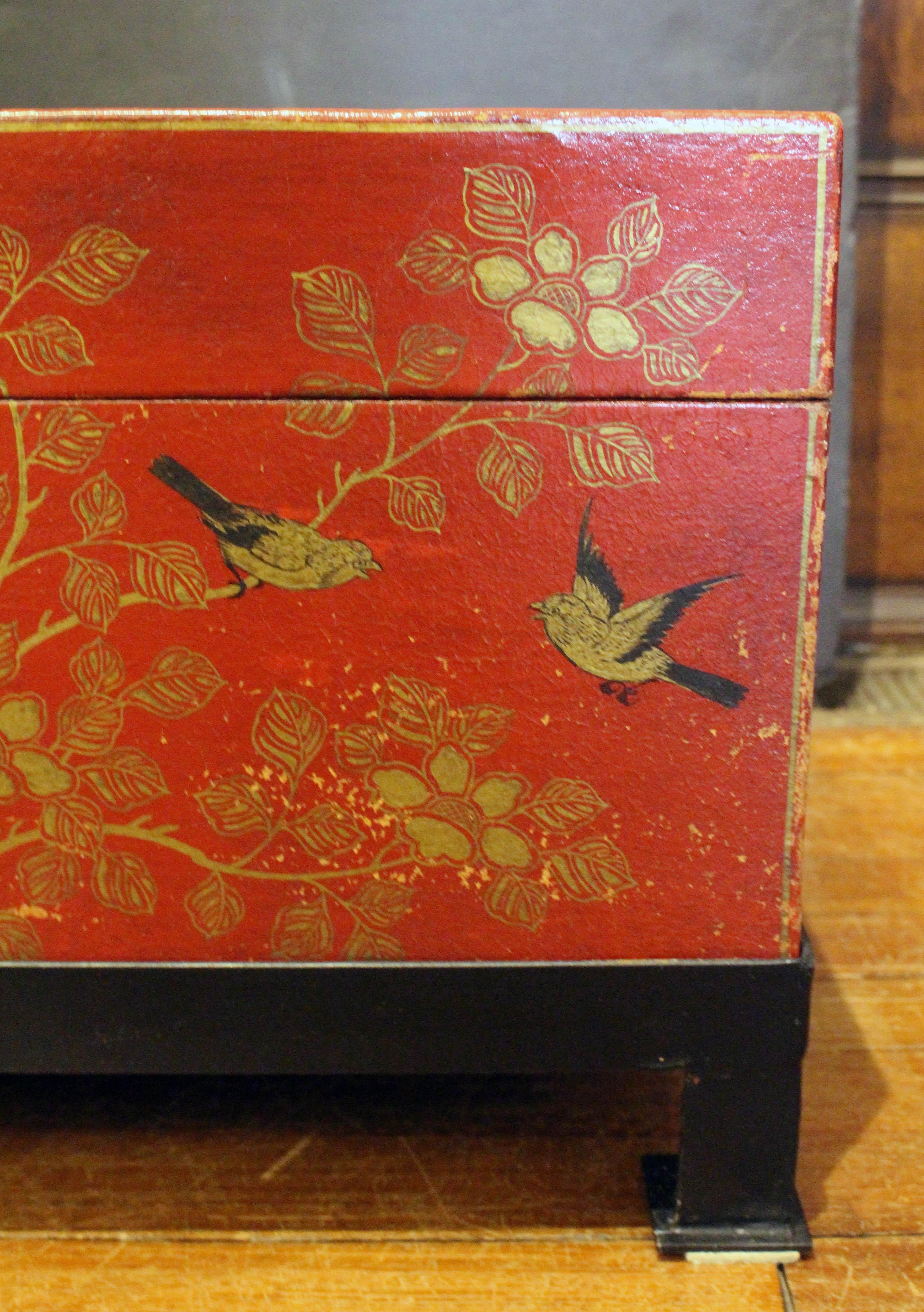 Early-Mid 20th Century Chinese Red & Gilt Coffee Table Trunk For Sale 4