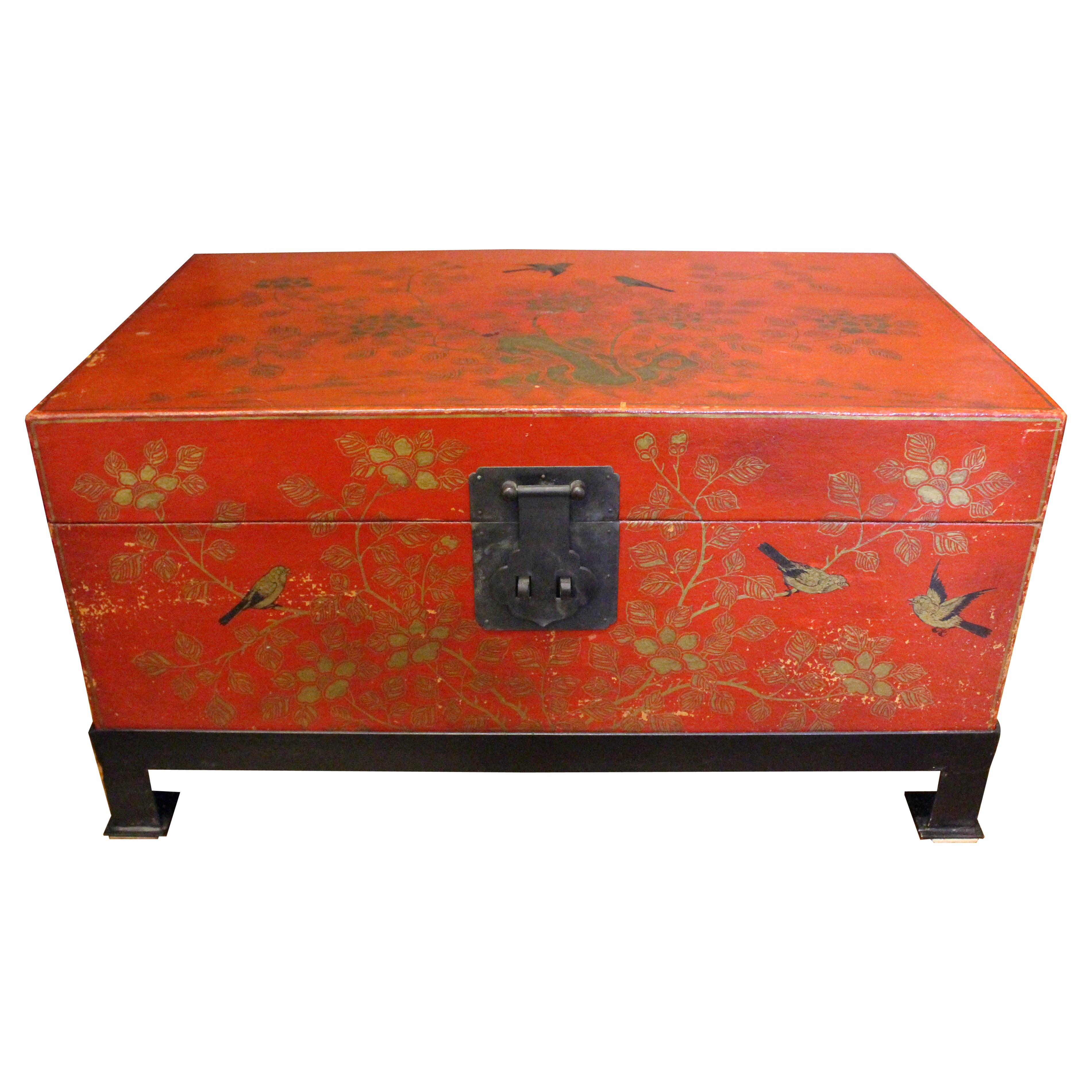 Baúl chino de mesa de centro rojo y dorado de principios-mediados del siglo XX en venta