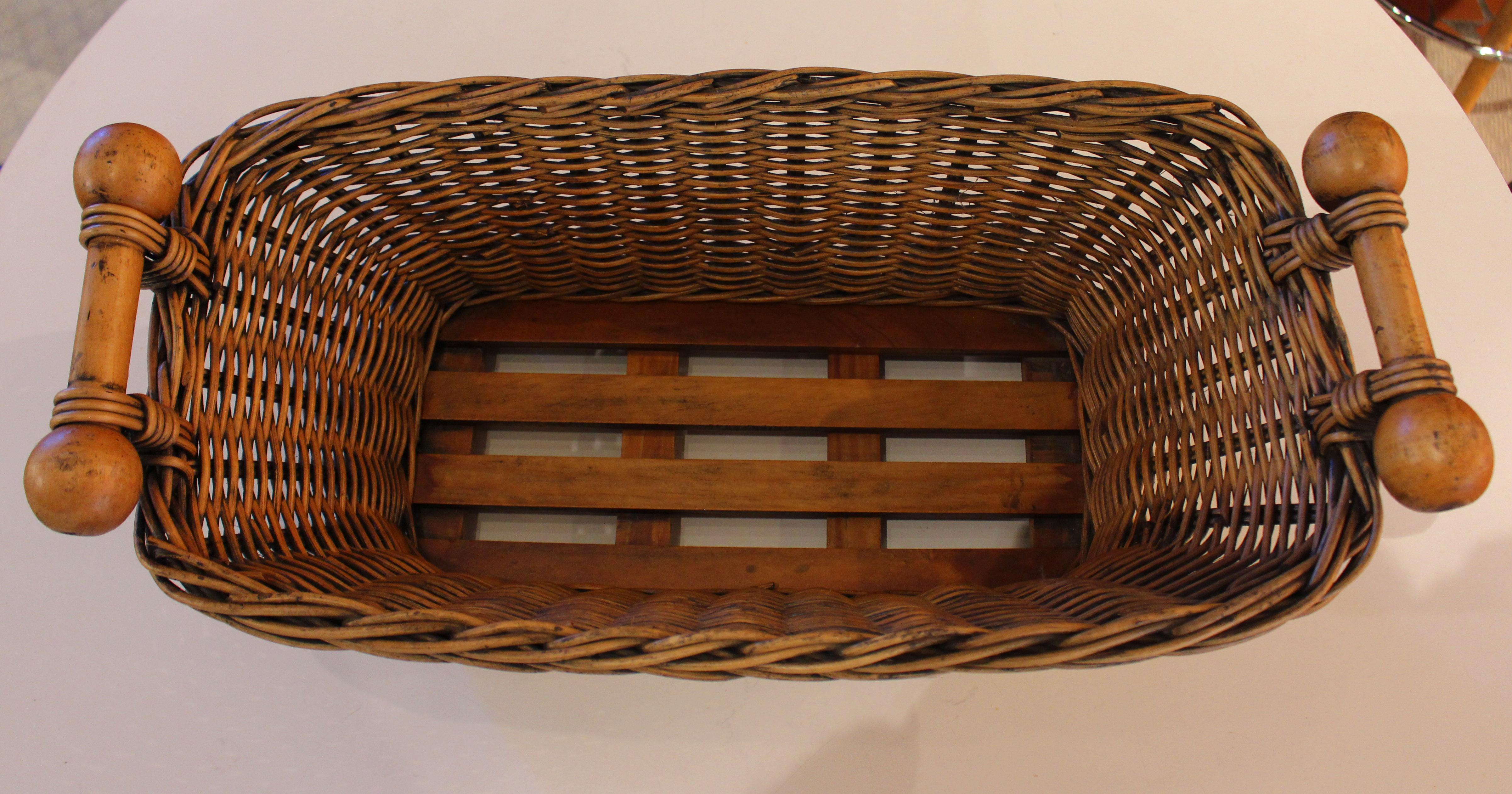 20th Century Early-mid 20th century French Boulangerie Shop Basket