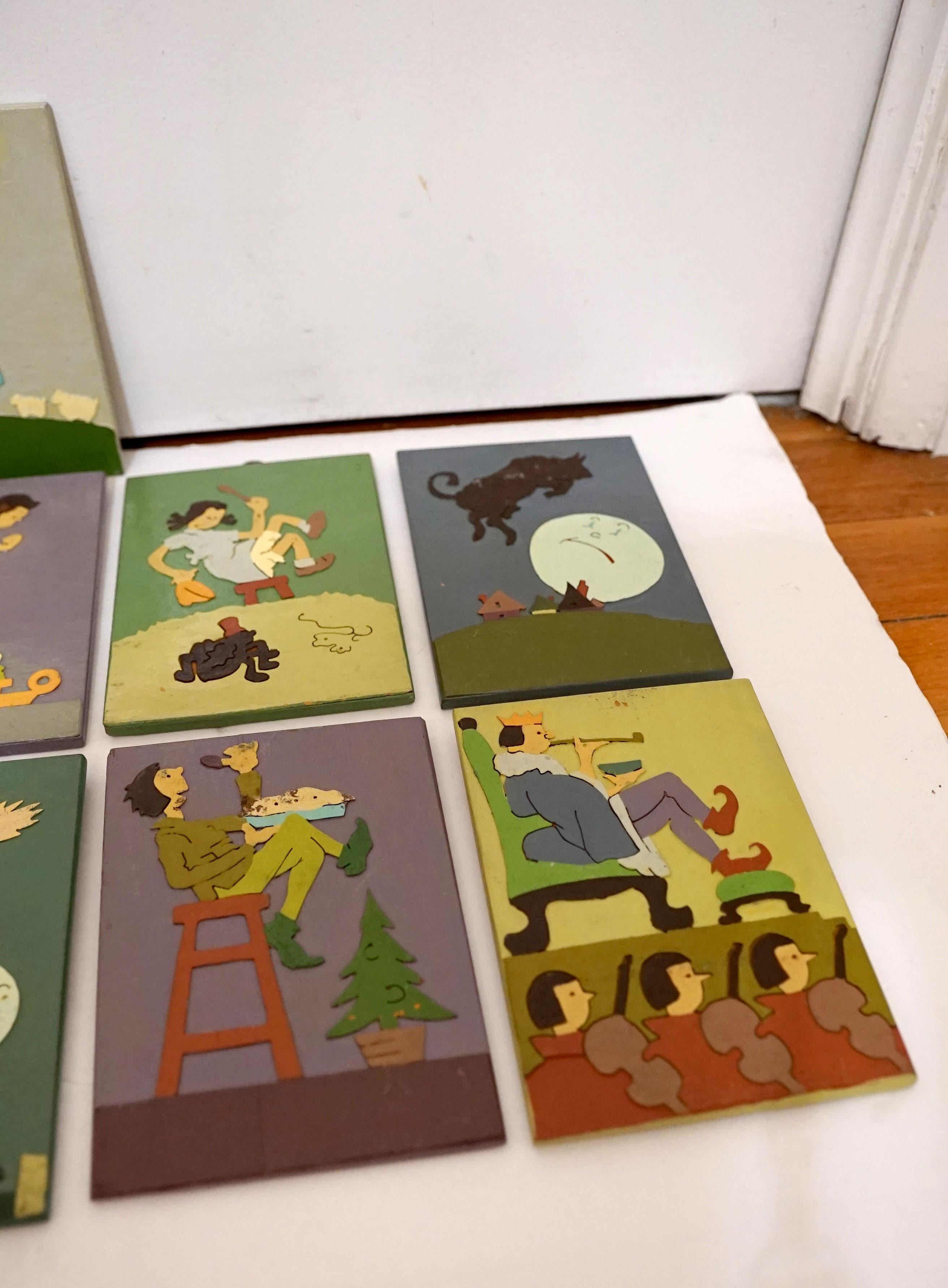 Handbemalte Kindermärchen-Tafeln aus Holz aus der Mitte des 20. Jahrhunderts im Angebot 3