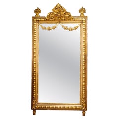 Early / Mid-20th Century Italian Neoclassical Finely Carved Giltwood Wall Mirror