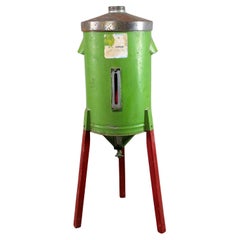 Début - milieu du 20e siècle Rustique Séparateur de crème par gravité Boîte en métal vert Pieds rouges