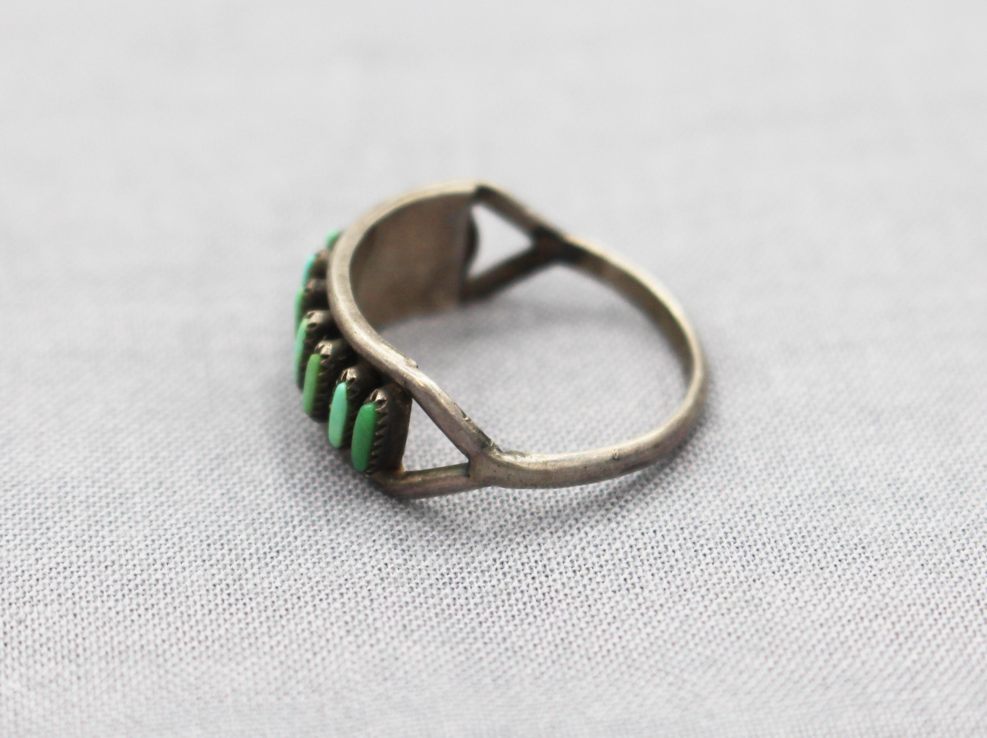 American Early-mid 20th Century Zuni Turquoise & Sterling Ring For Sale