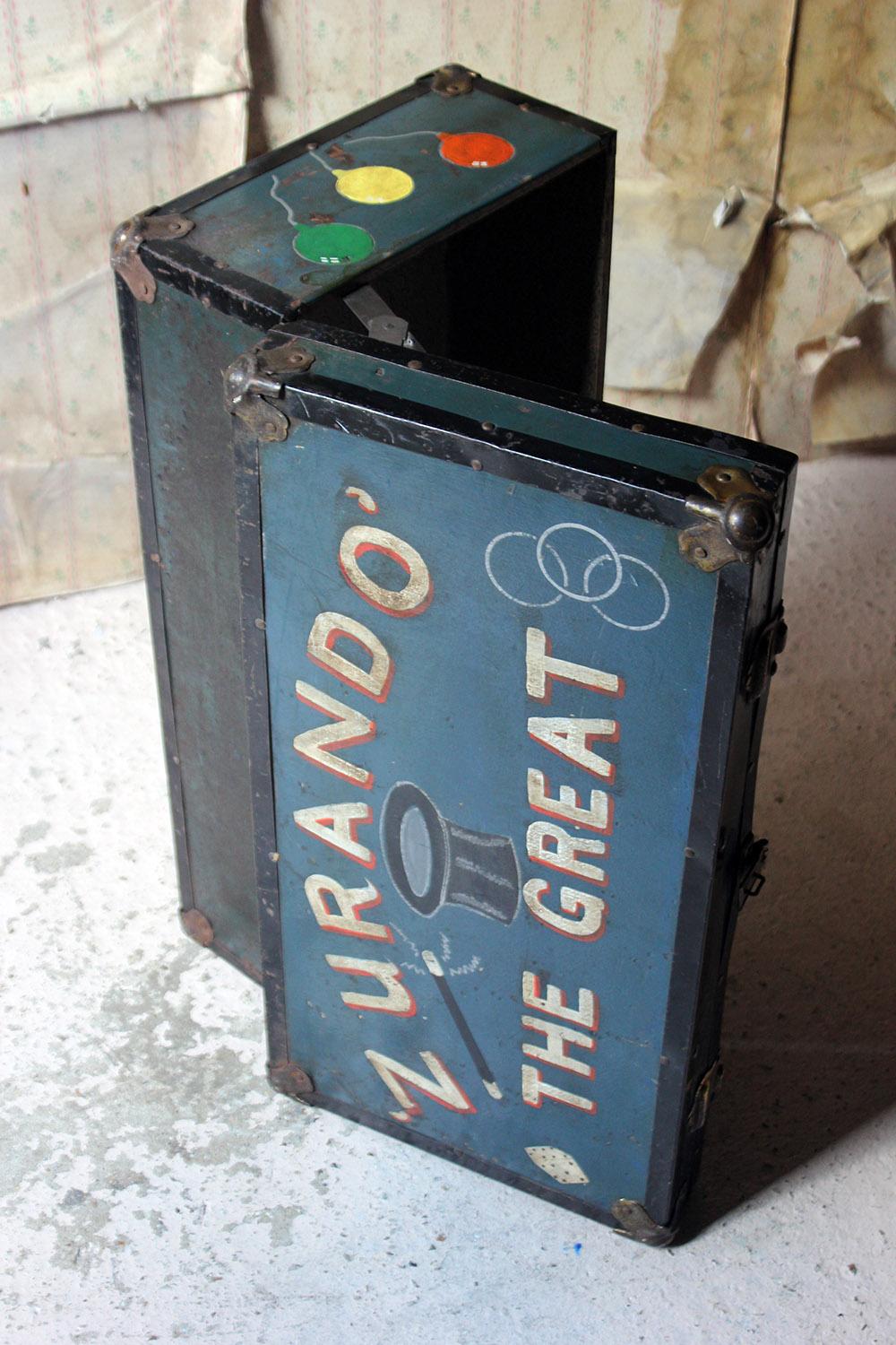 Early to Mid-20th Century Magicians Suitcase, “Zurando The Great”, circa 1940 In Good Condition In Bedford, Bedfordshire