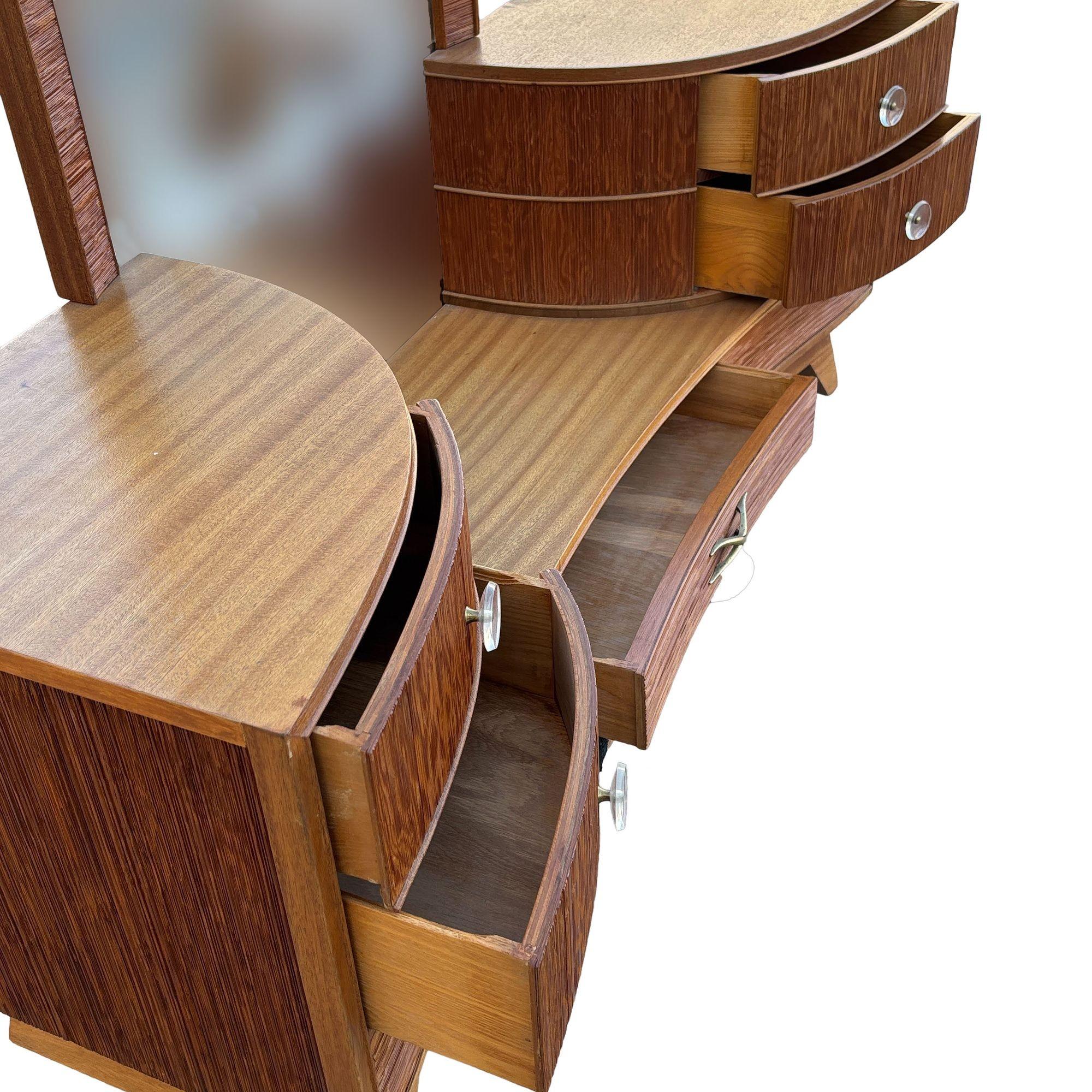 Bois Coiffeuse en bois peint du début du siècle dernier par Paul Frankl pour Brown Saltman avec miroir en vente