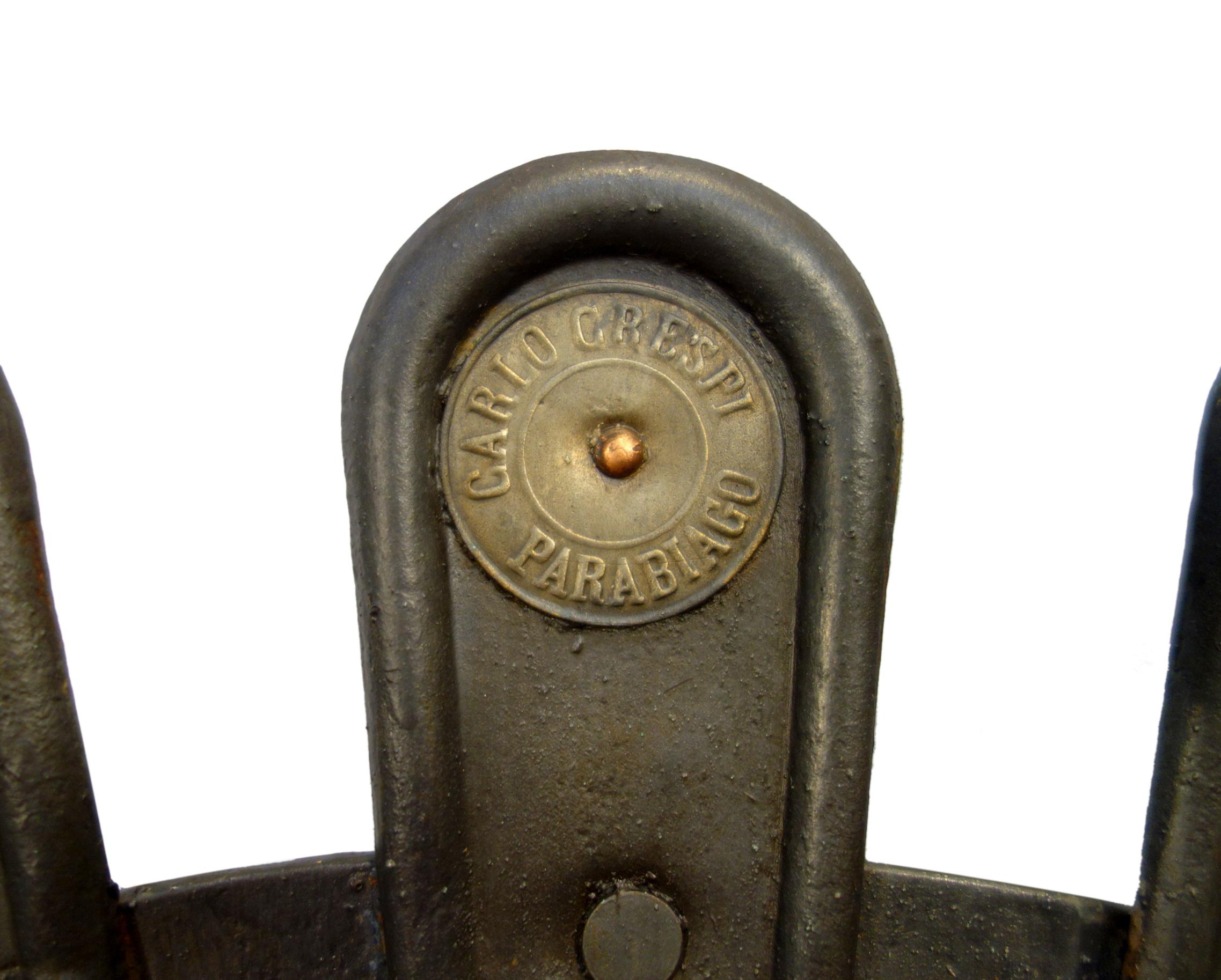 Paire de fauteuils pliants en fer forgé italien du début du siècle dernier par Carlo Crespi en vente 4