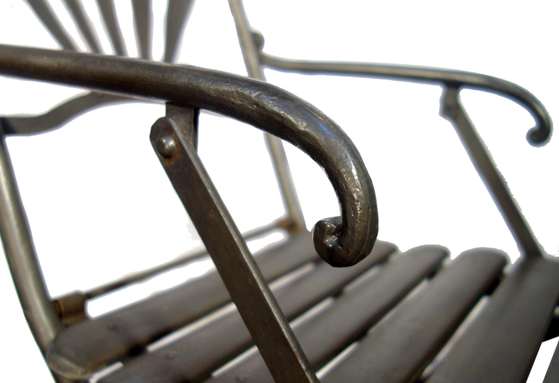 Paire de fauteuils pliants en fer forgé italien du début du siècle dernier par Carlo Crespi en vente 5