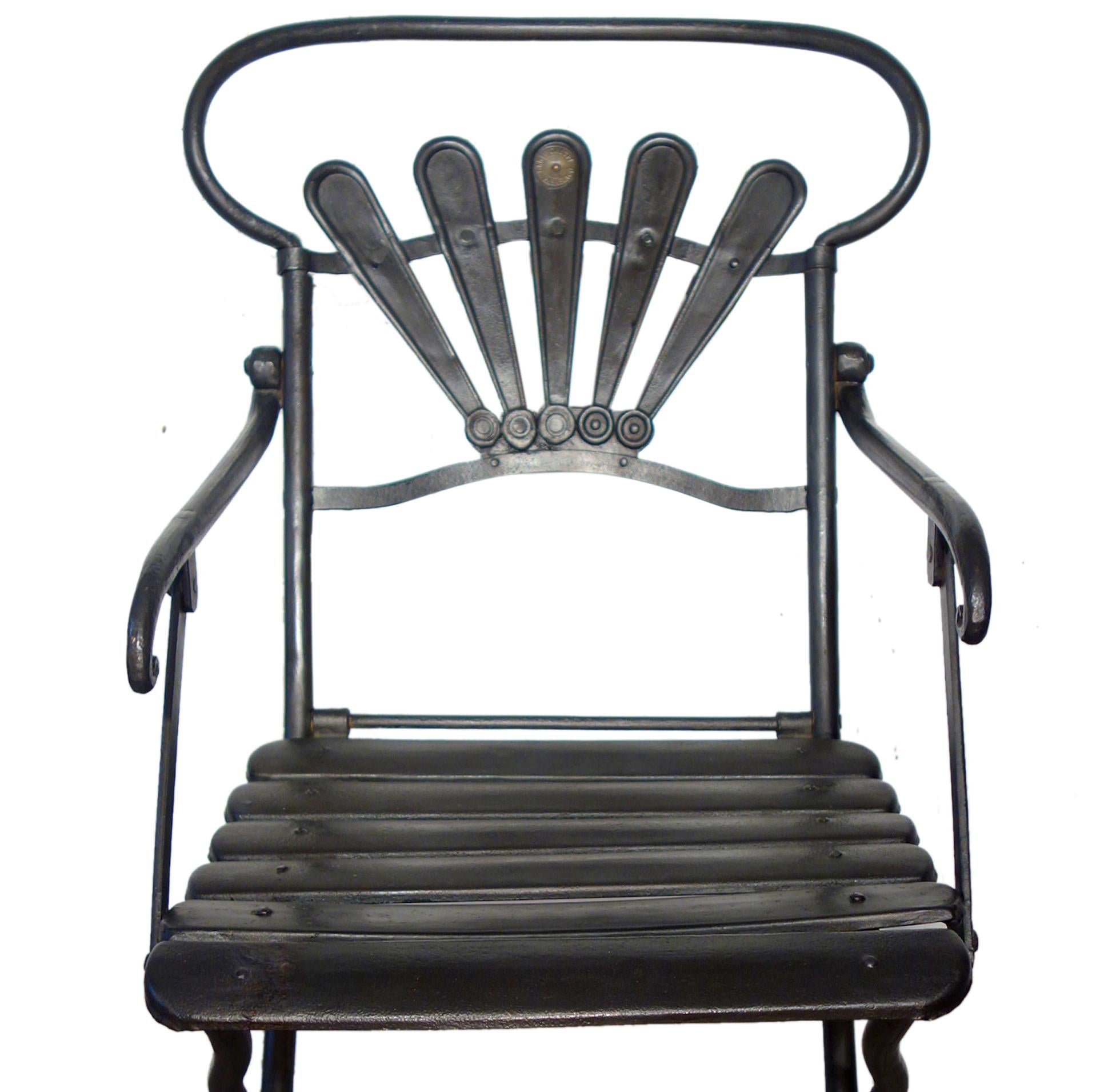Paire de fauteuils pliants en fer forgé italien du début du siècle dernier par Carlo Crespi en vente 9