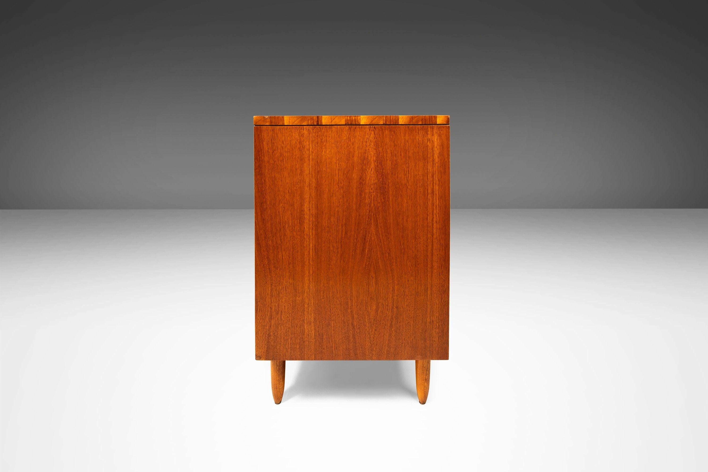 Mid-20th Century Early Mid Century Modern Lane Acclaim Buffet / Sideboard, USA, c. 1950's For Sale