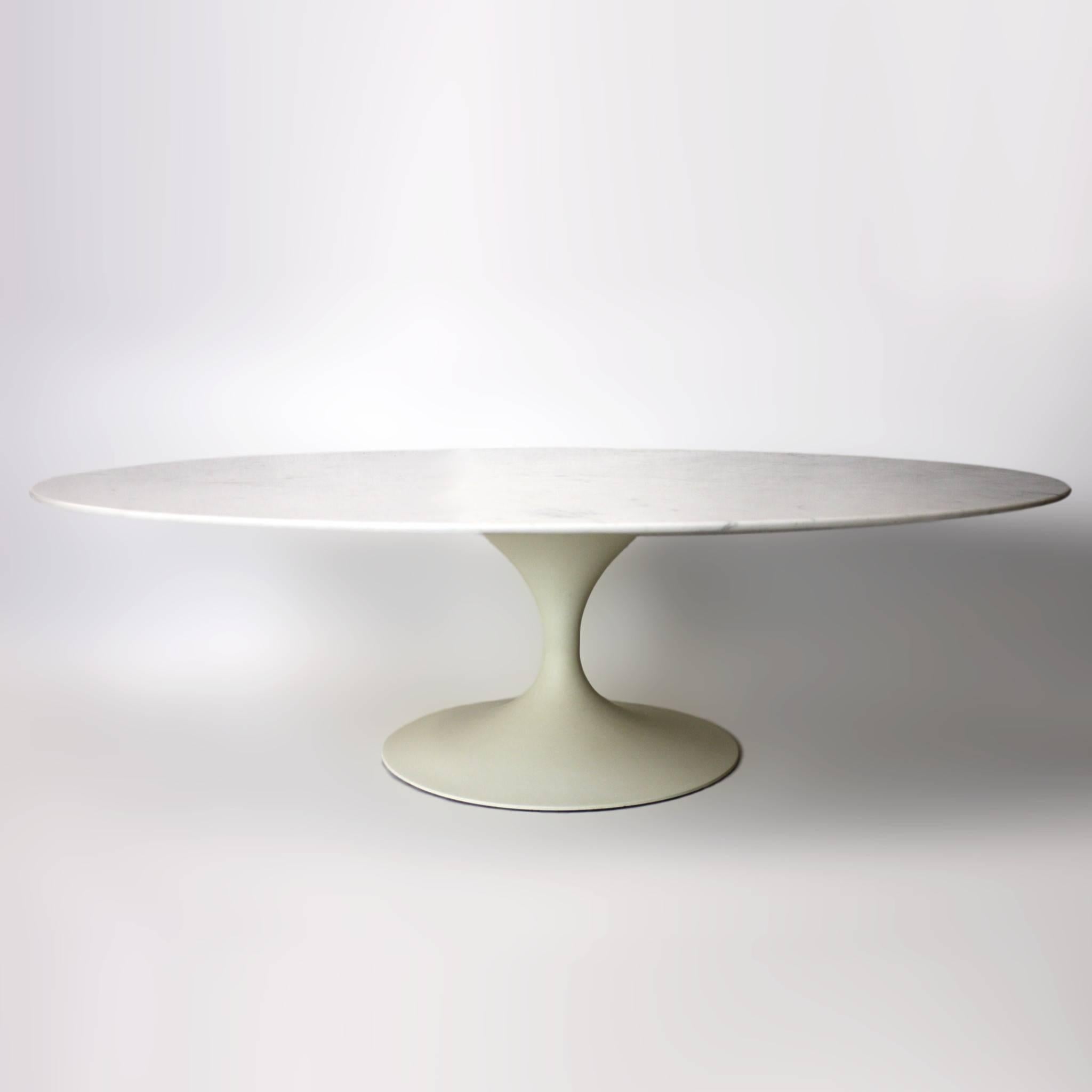 Early Mid-Century Modern Marble-Top Tulip Coffee and Side Table by Eero Saarinen In Excellent Condition In Lafayette, IN