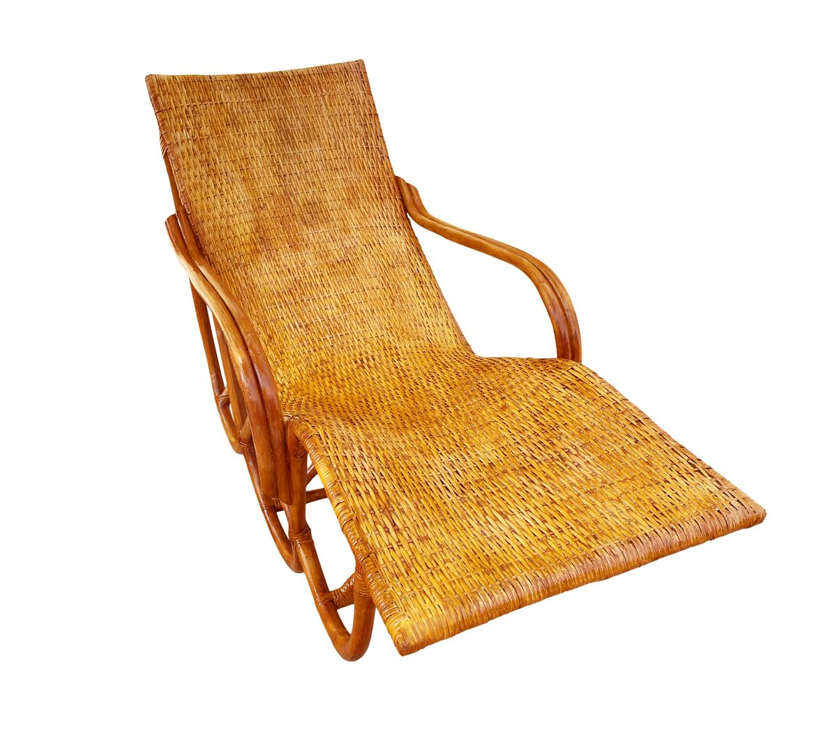 Early Mid-Century Modern Sculptural Bamboo / Rattan Chaise Lounge Chair In Good Condition For Sale In Philadelphia, PA