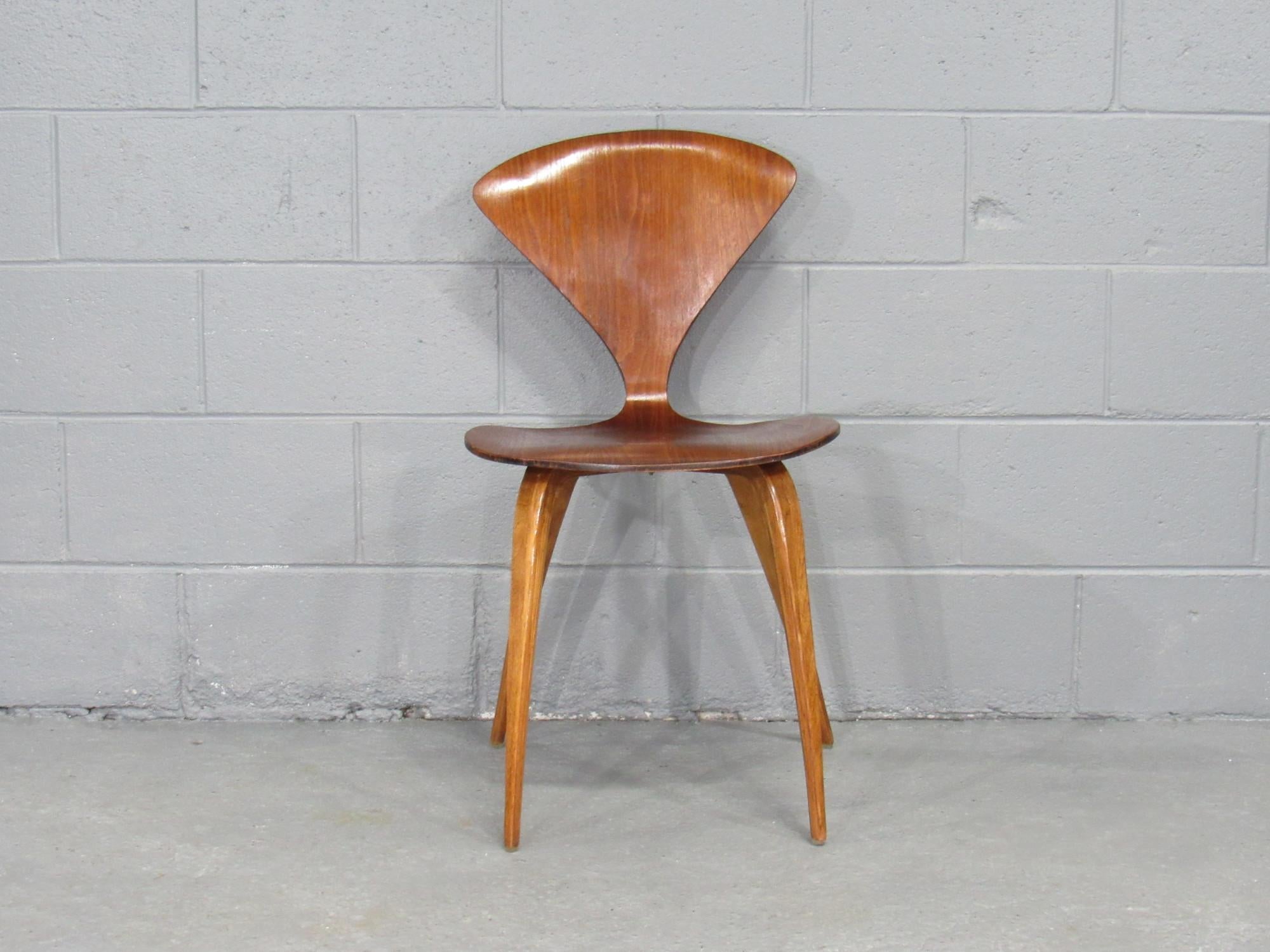 Early Mid-Century Modern side chair/dining chair by Norman Cherner for Plycraft in walnut, circa 1950s.