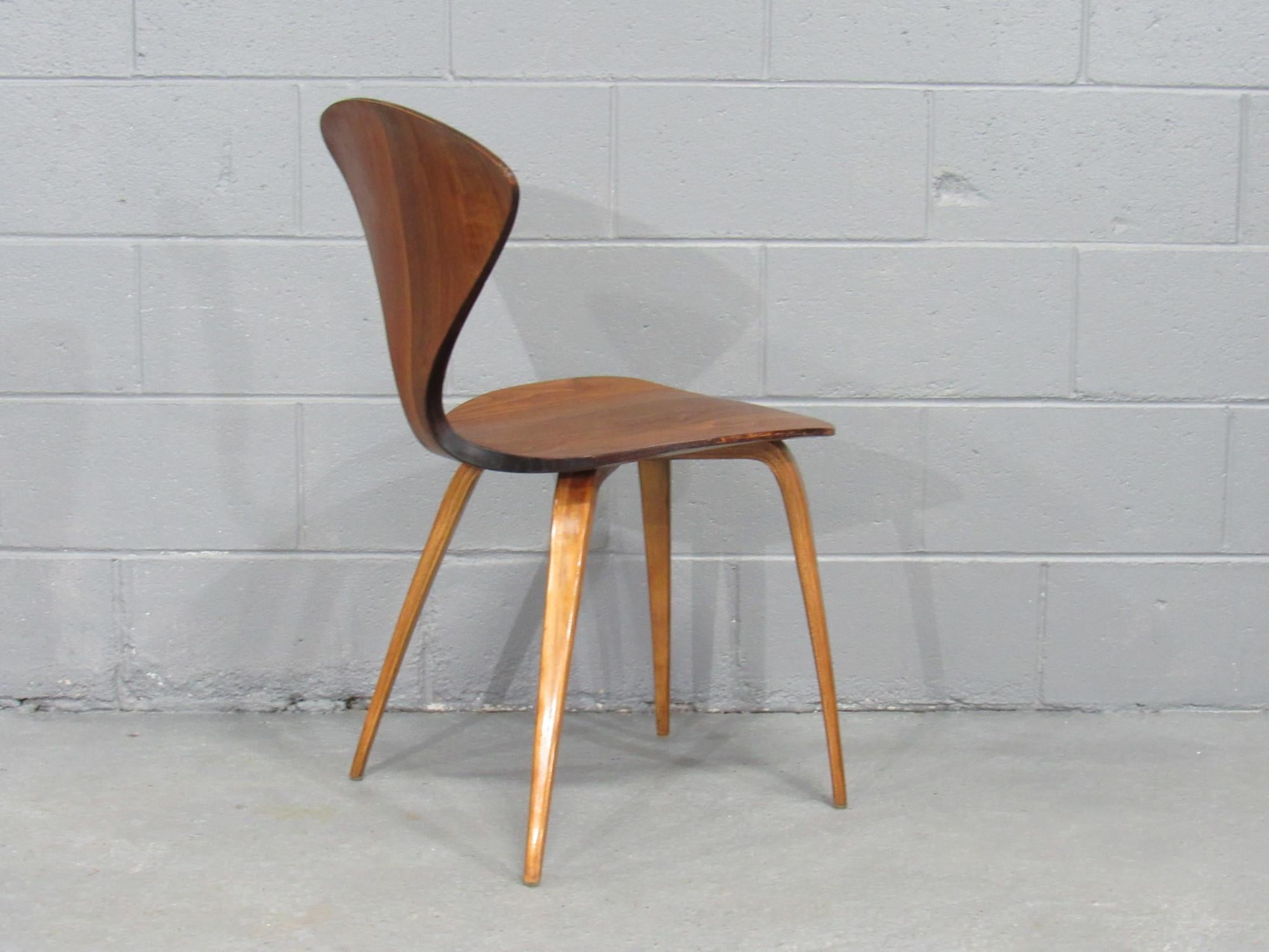 Early Mid-Century Modern Side Chair by Norman Cherner for Plycraft in Walnut In Good Condition In Belmont, MA