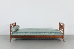 Frühe Mitte des Jahrhunderts Paolo Buffa Holz Daybed, Gitter Enden, Brokat