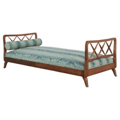 Frühe Mitte des Jahrhunderts Paolo Buffa Holz Daybed, Gitter Enden, Brokat