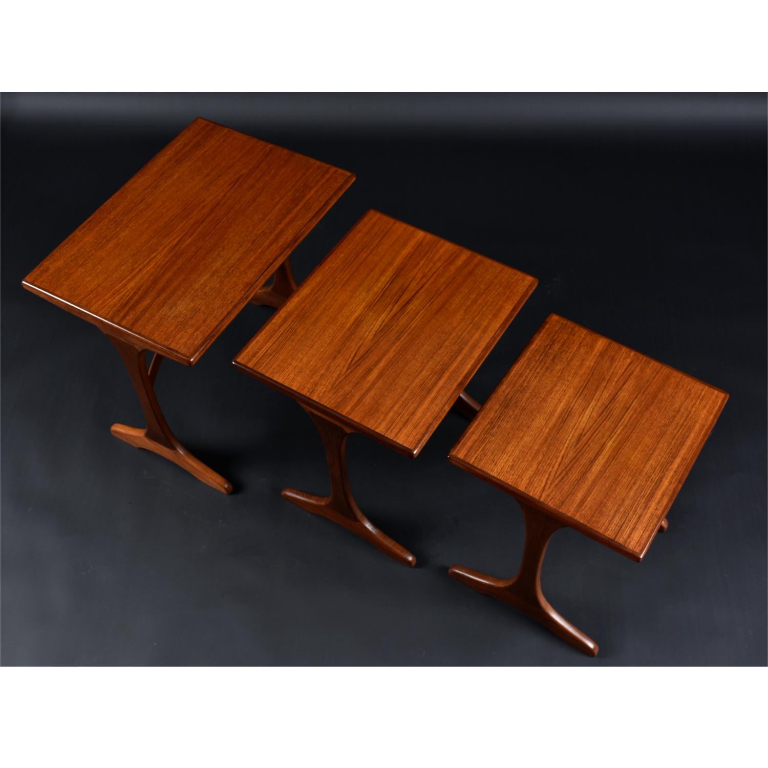 Early Mid-Century Scandinavian Modern Teak G Plan Nesting Tables Set In Good Condition In Chattanooga, TN