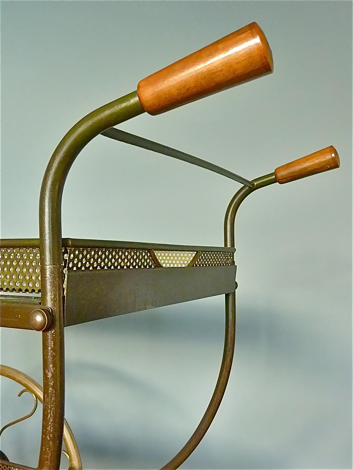 Milieu du XXe siècle Table de service à chariot de bar du début du siècle dernier par Josef Frank Svenskt Tenn, Suède, années 1950 en vente