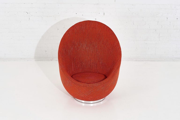 Early Milo Baughman egg chair, circa 1960. Original fabric is in very good condition.