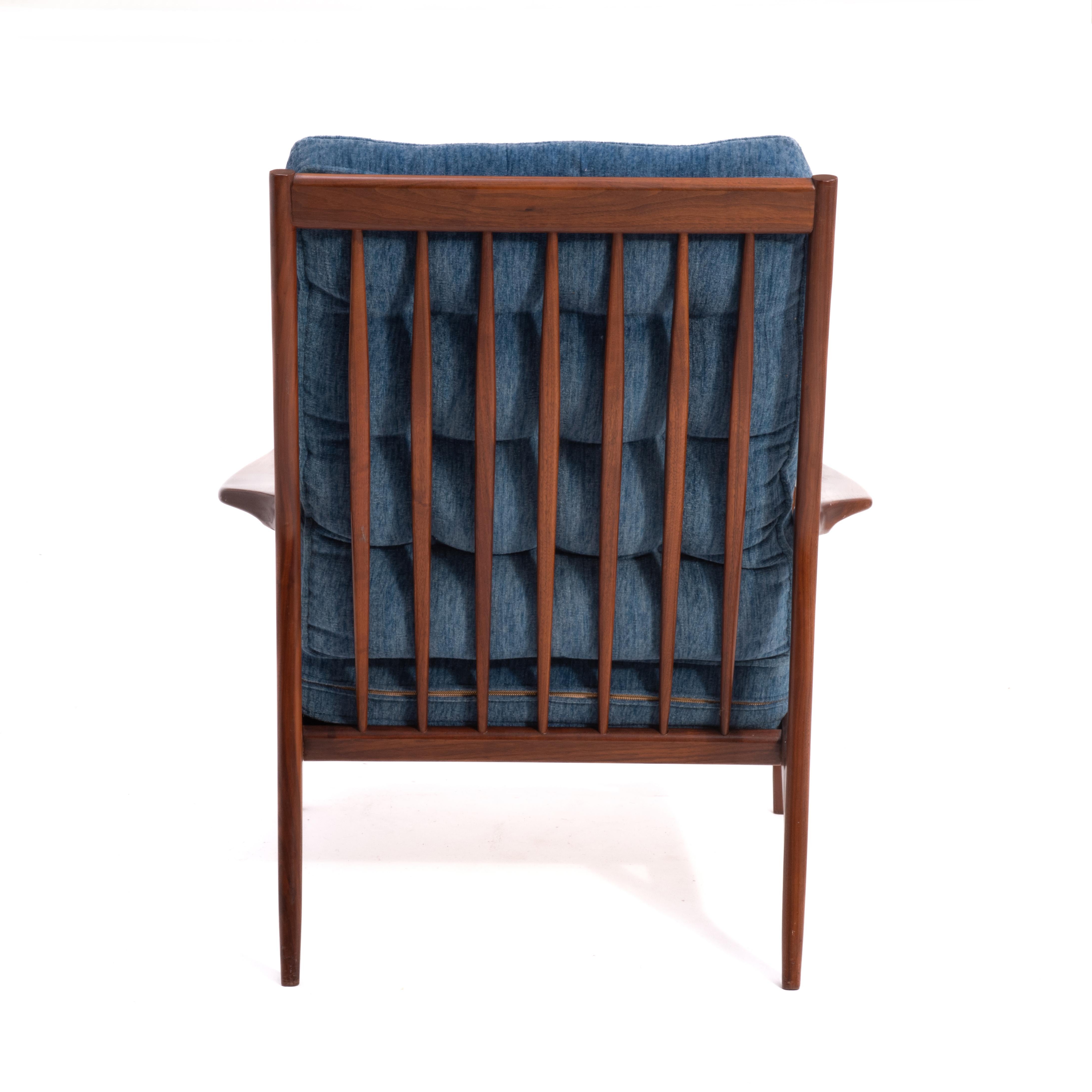 Early Milo Baughman Thayer Coggin Walnut Spindled Lounge Chair Signed In Excellent Condition In Forest Grove, PA