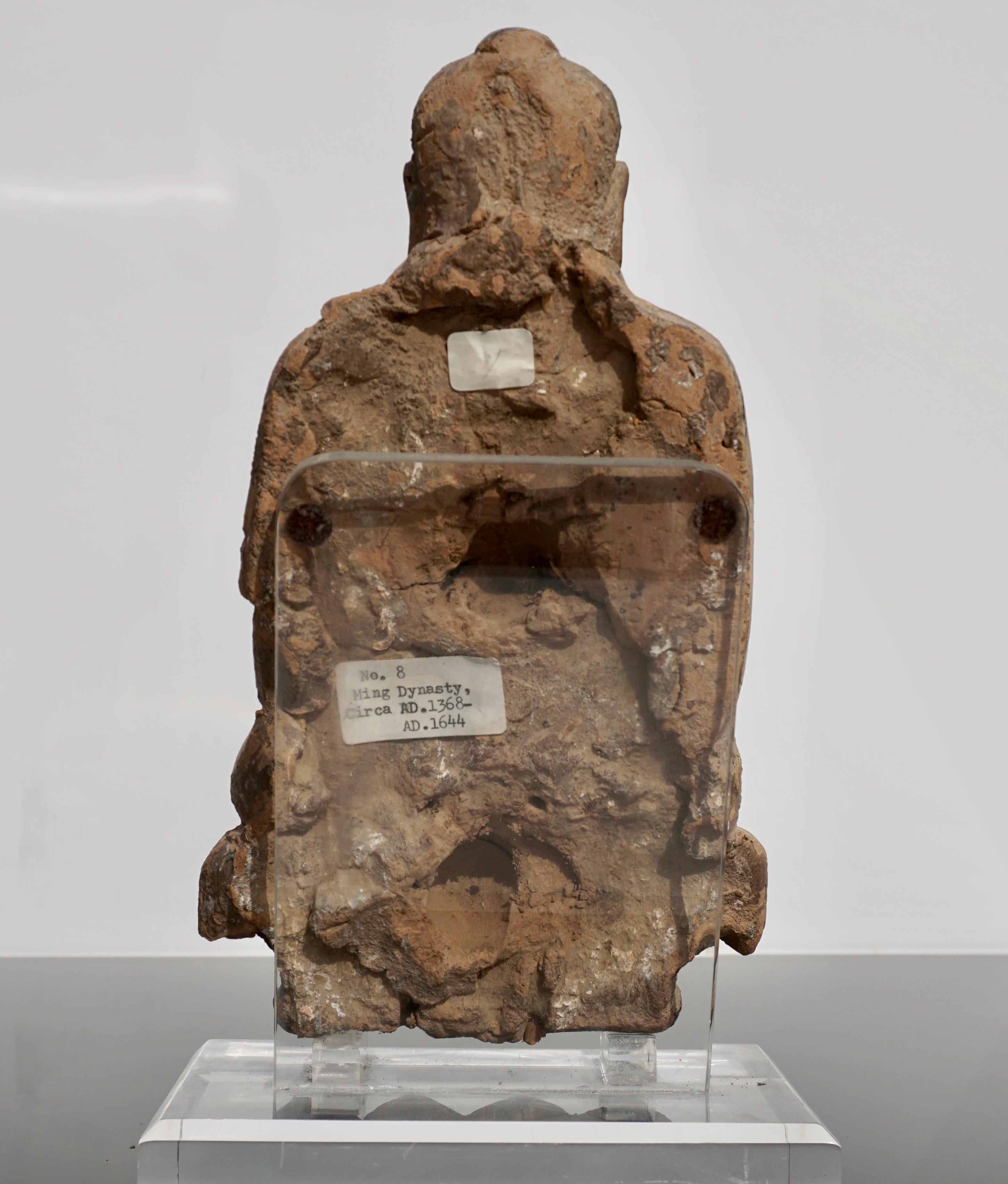 Frühe chinesische Buddha-Statue aus der Ming Dynasty, ca. 14. Jahrhundert (Handgefertigt) im Angebot