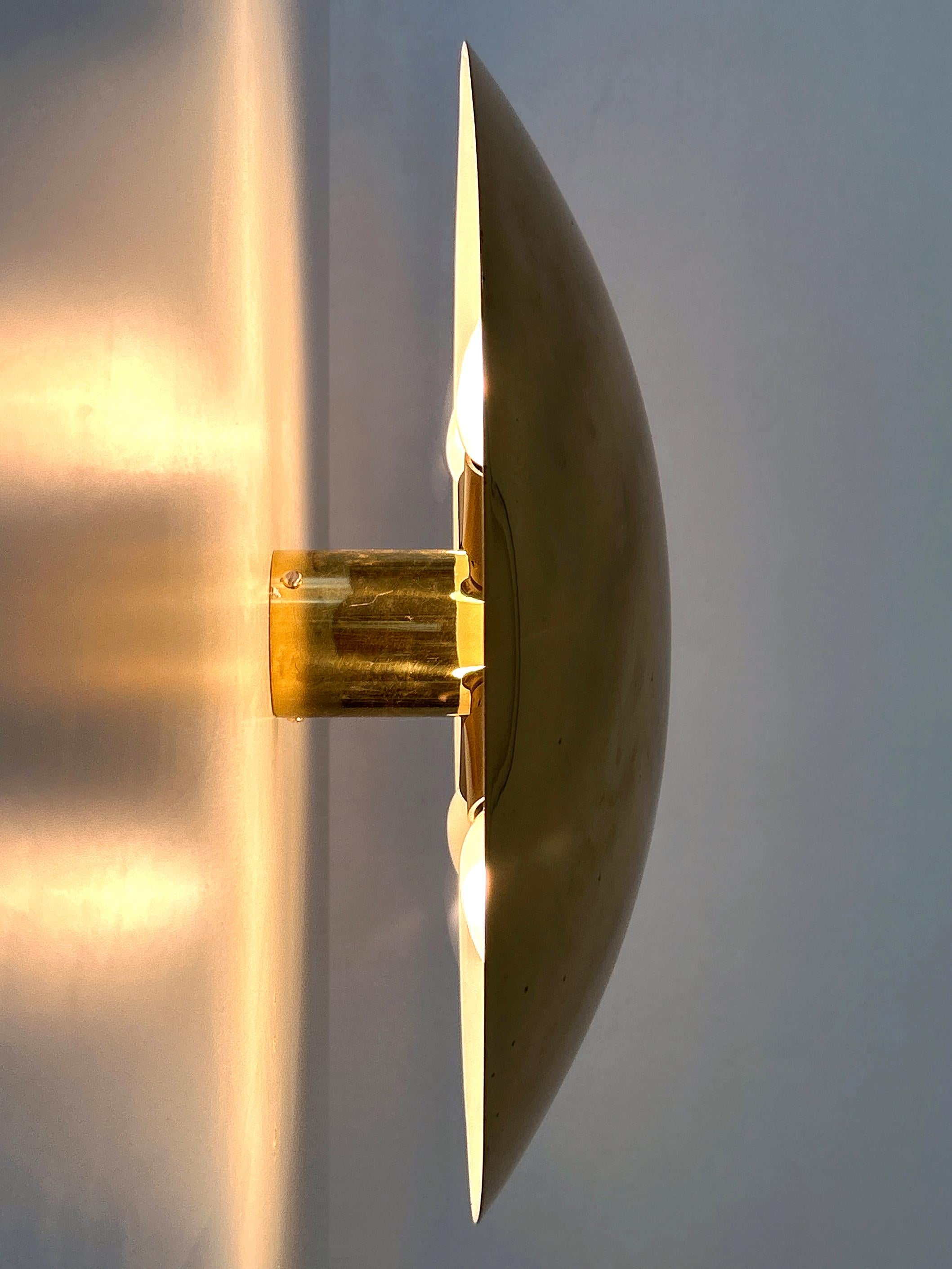 Lampada da incasso o scendiletto in ottone di Florian Schulz Germania anni '60 in vendita 10