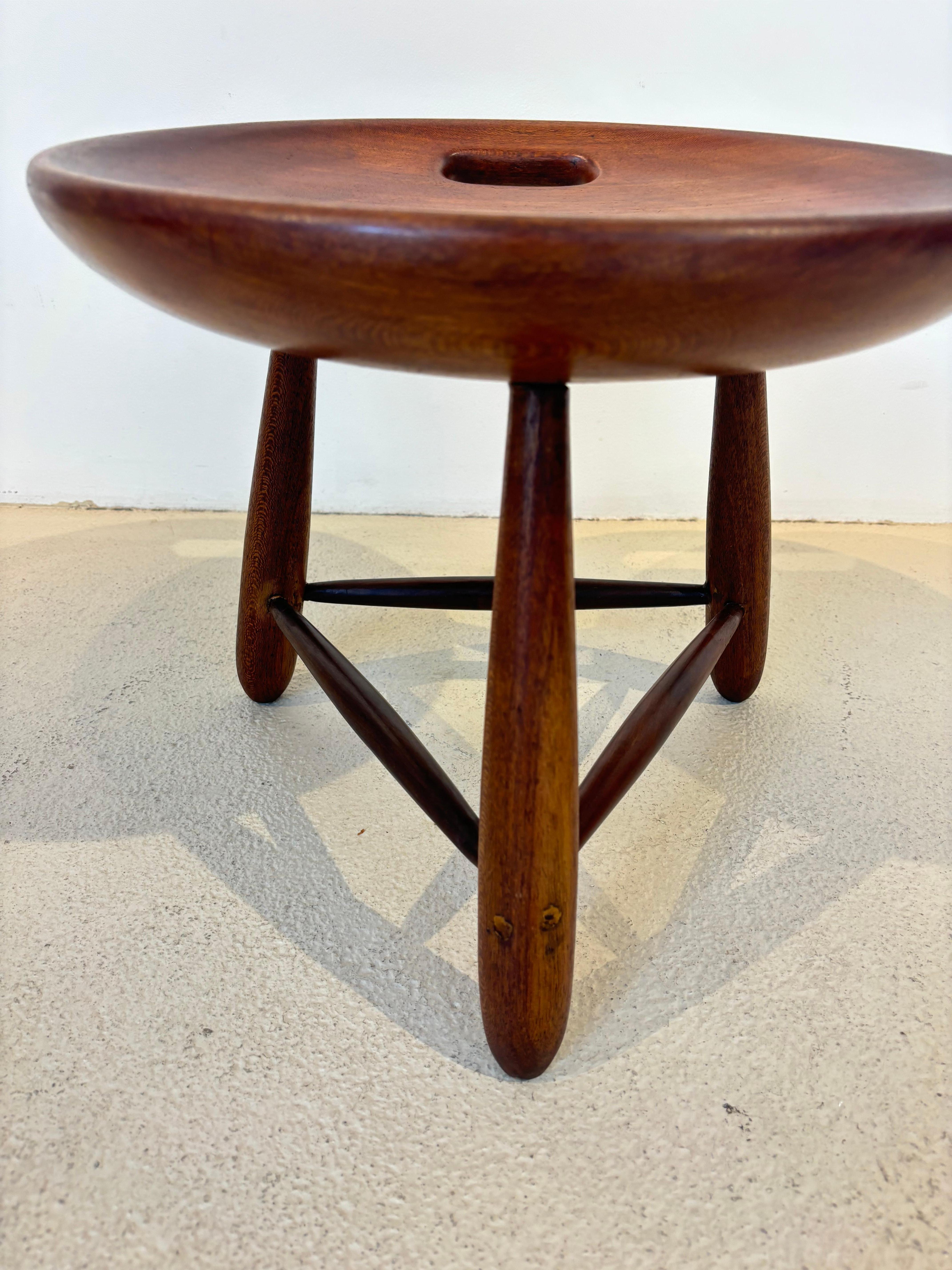 Acajou Tabouret mocho primitif de Sergio Rodrigues en vente