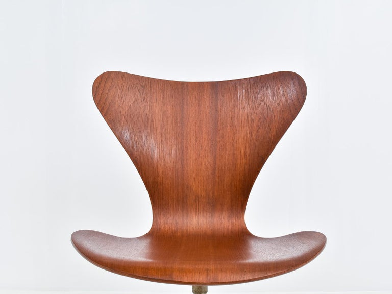 Early Model 3117 Office Swivel Chair by Arne Jacobsen for Fritz Hansen  For Sale 5