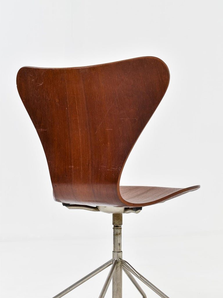Early Model 3117 Office Swivel Chair by Arne Jacobsen for Fritz Hansen  For Sale 2