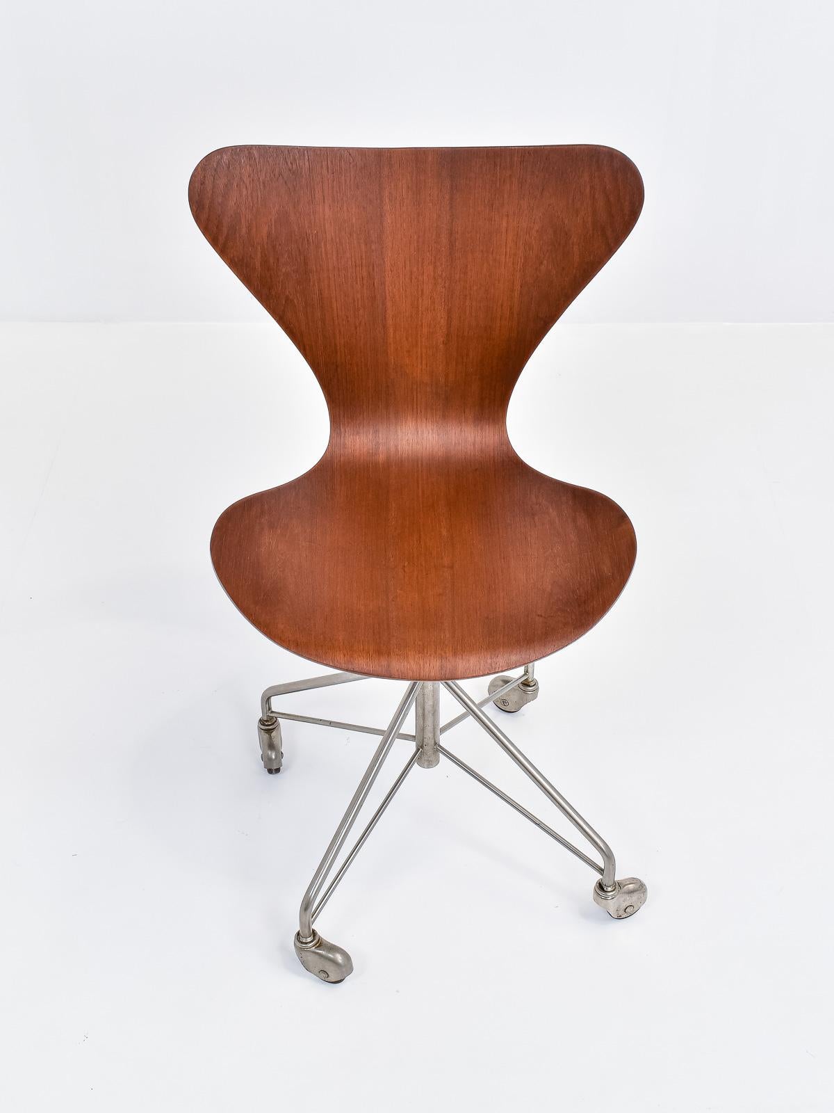 Early Model 3117 Office Swivel Chair by Arne Jacobsen for Fritz Hansen 3